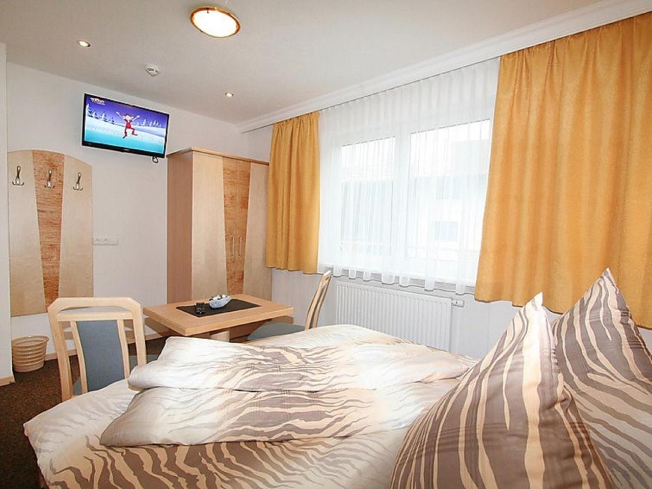 Classic Two-Bedroom Apartment with Balcony photo 1