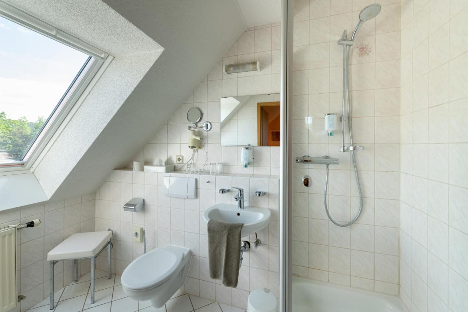 Deluxe Room (2 Adults + 1 Child) photo 2