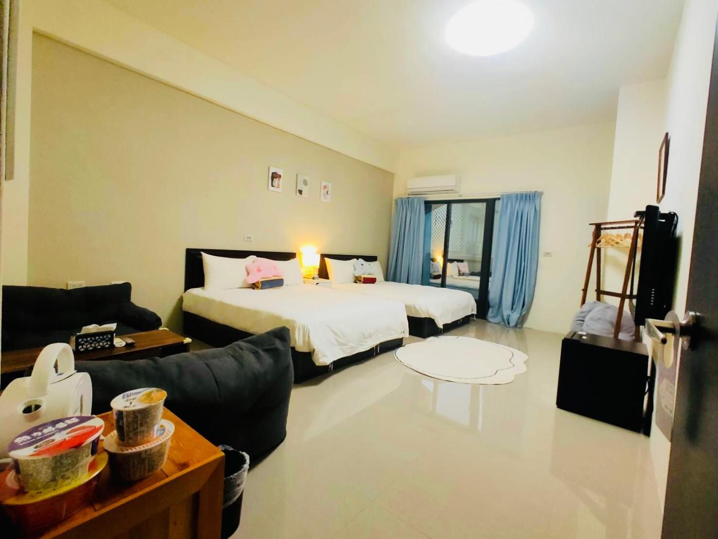Twin Room with Private Bathroom photo 2