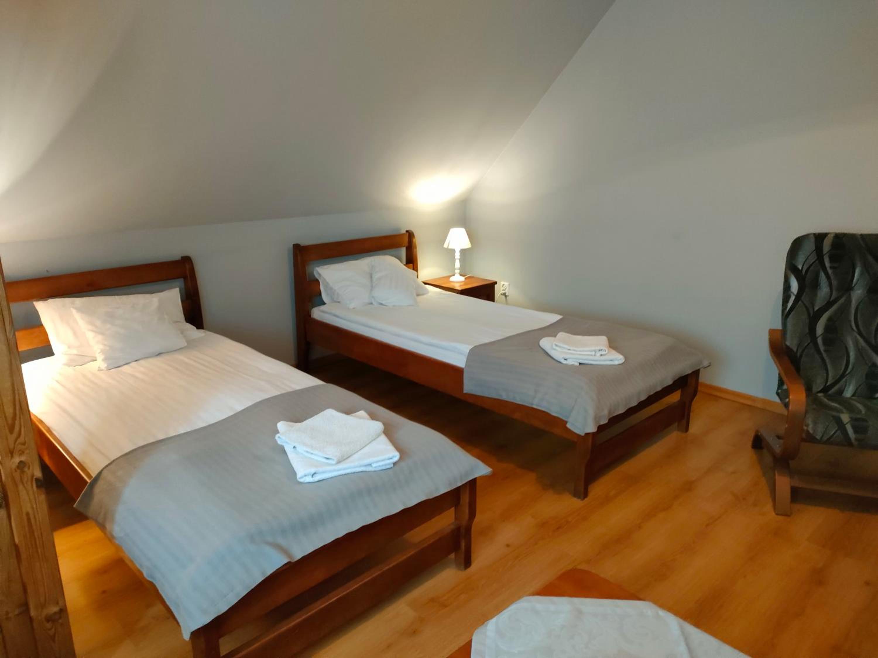 Twin Room with Bathroom - Photo 2