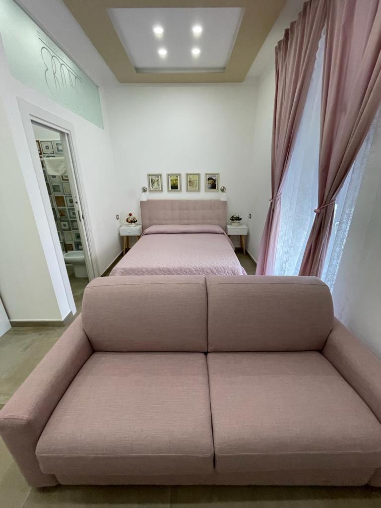 Deluxe Double Room with Balcony - Photo 43