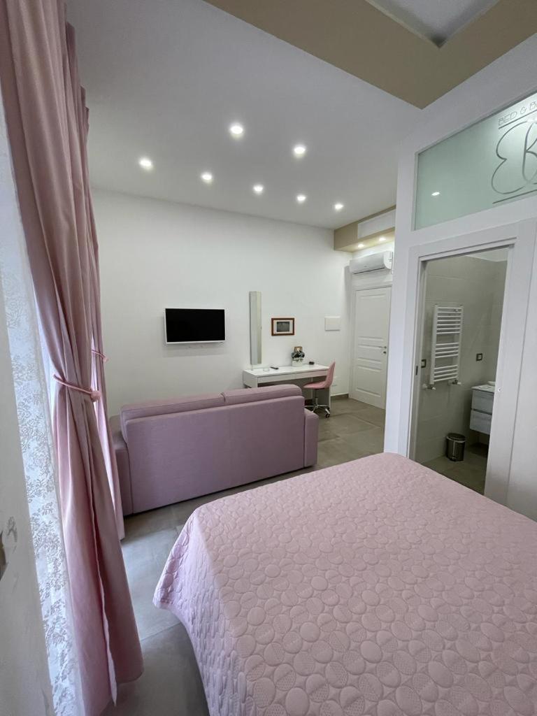 Deluxe Double Room with Balcony - Photo 45
