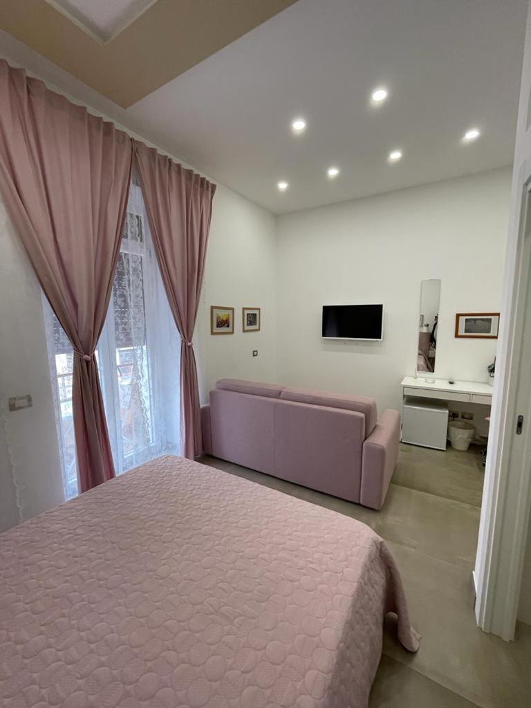 Deluxe Double Room with Balcony - Photo 42
