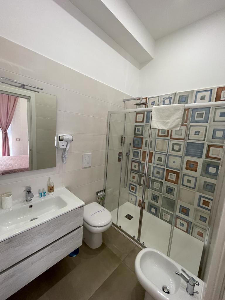 Deluxe Double Room with Balcony - Photo 4