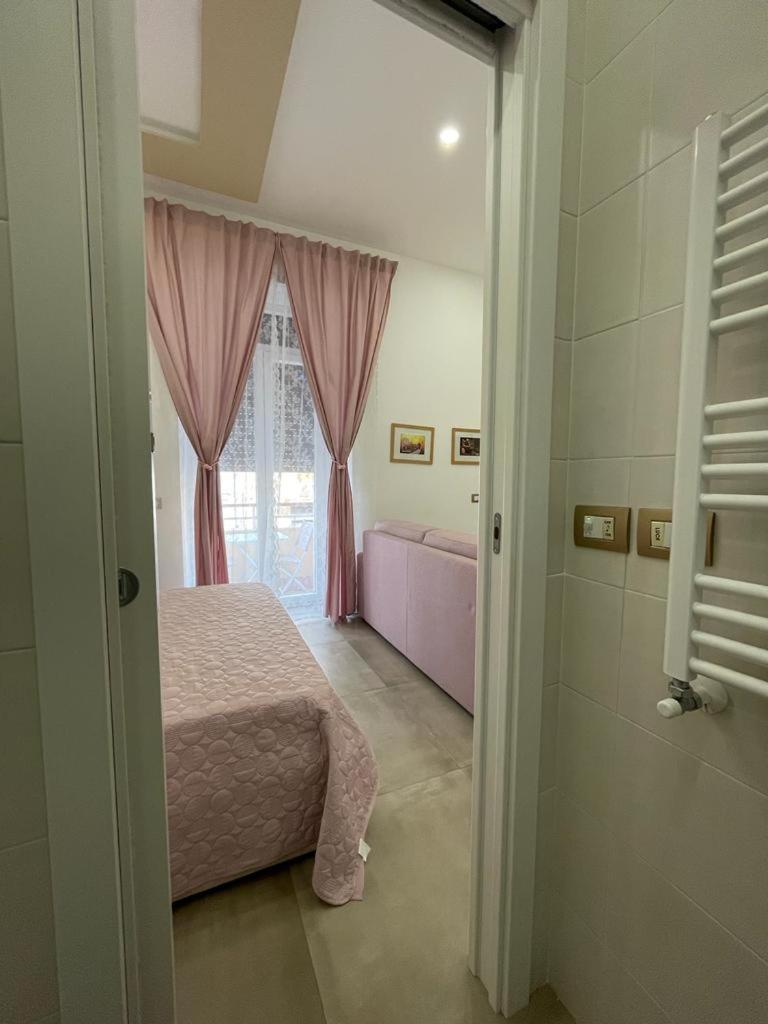 Deluxe Double Room with Balcony - Photo 40