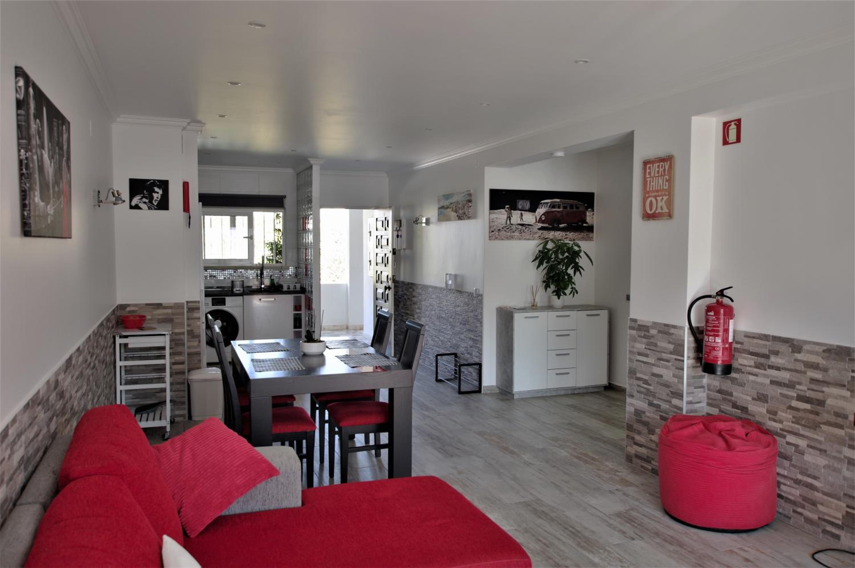 One-Bedroom Apartment photo 1