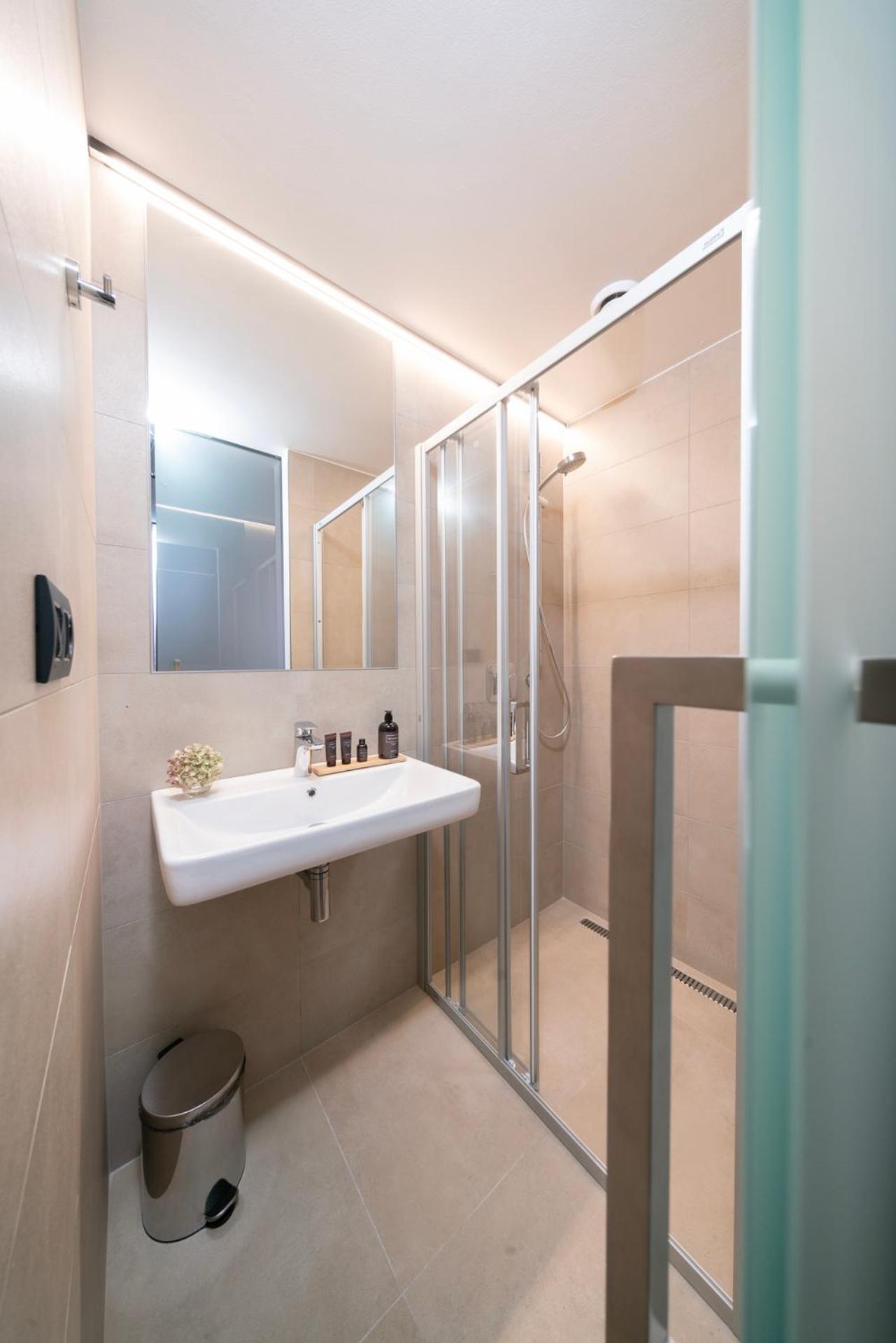 Standard Double Room - Photo 3
