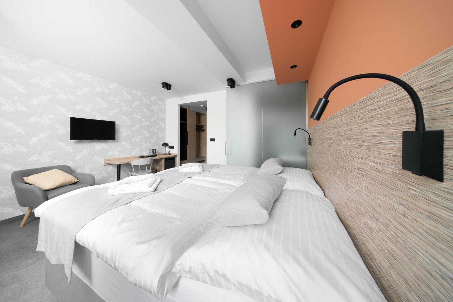 Standard Double Room - Photo 5