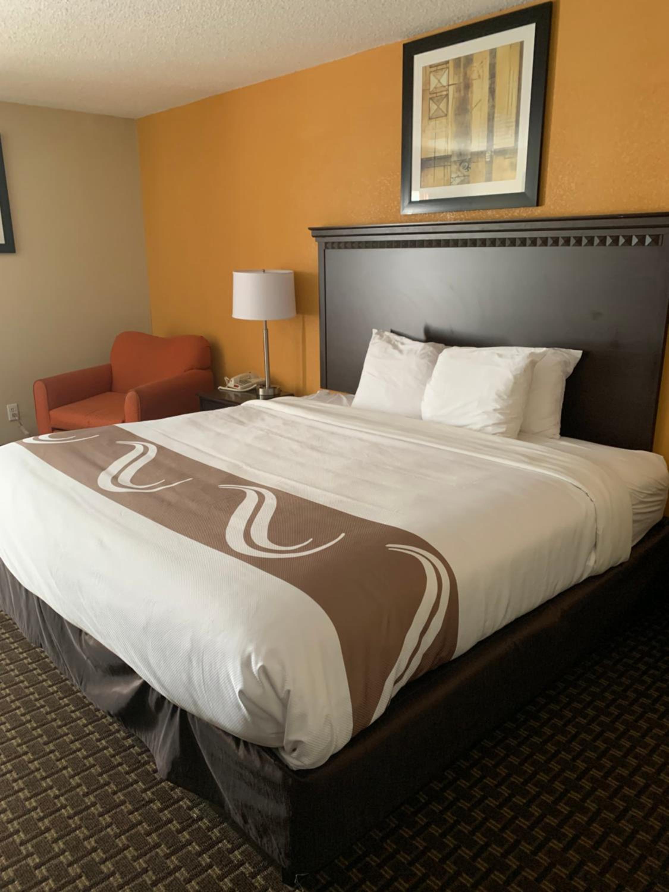 King Room - Non-Smoking - Photo 6