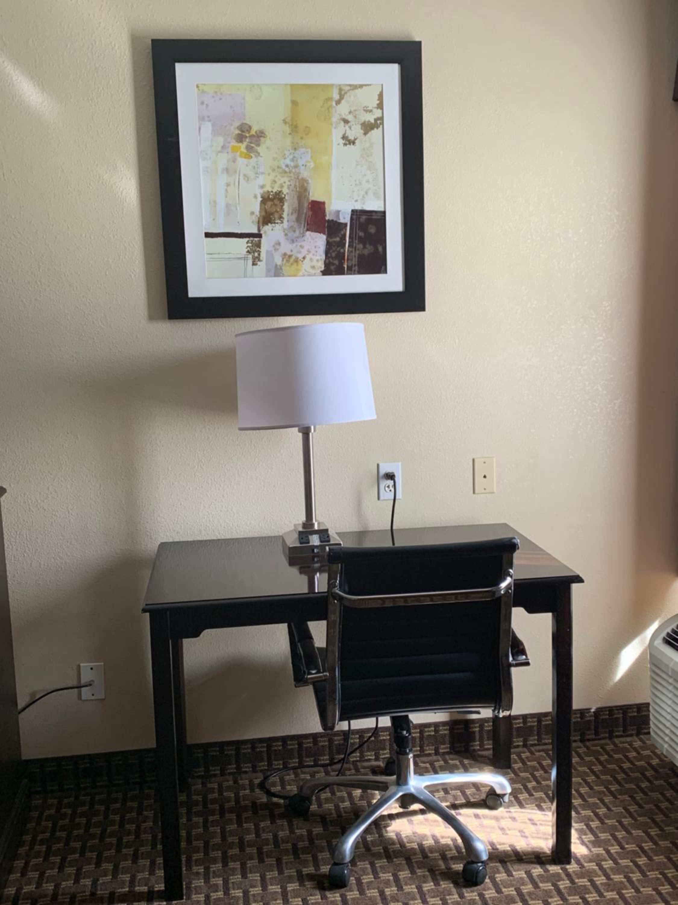 King Room - Non-Smoking - Photo 3