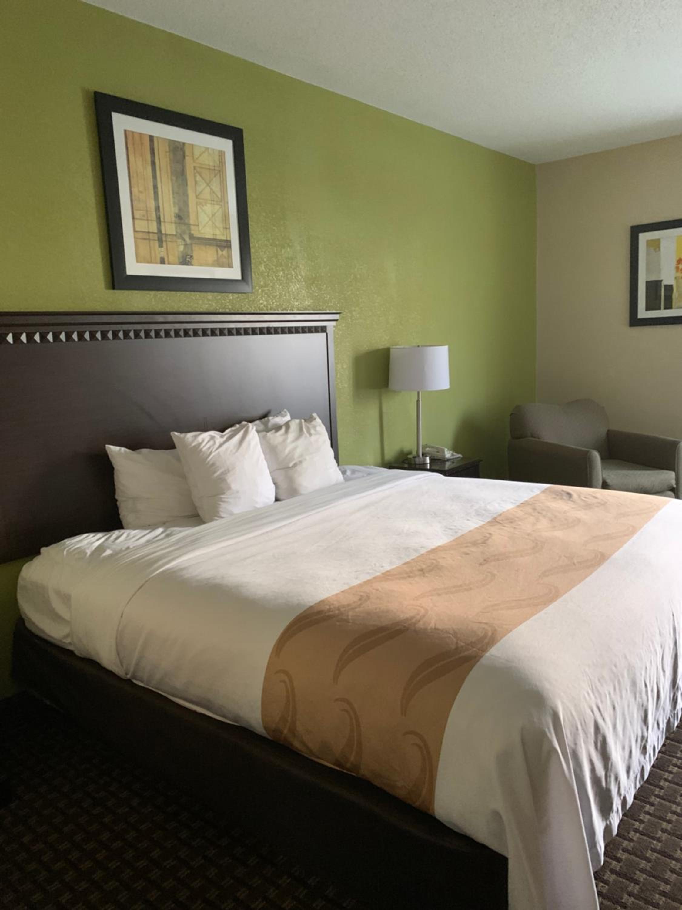 King Room - Non-Smoking - Photo 4