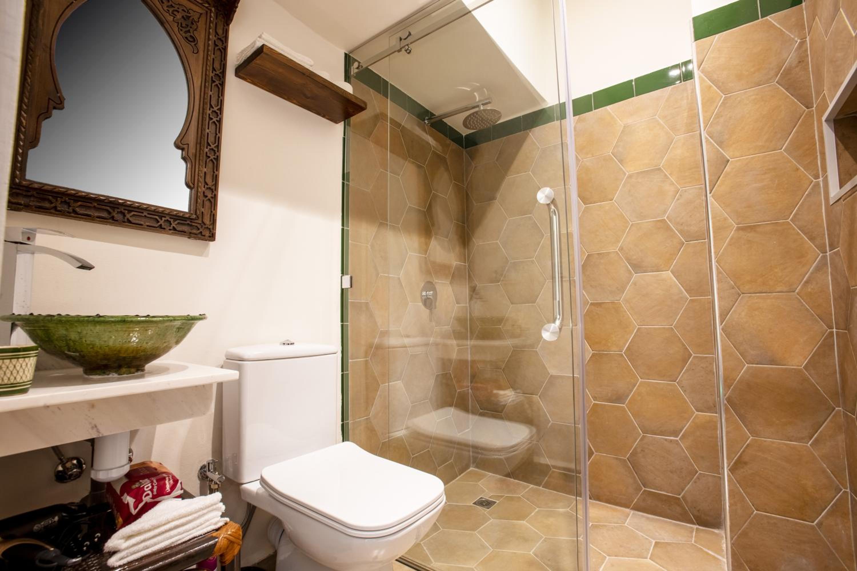 Deluxe Double Room with Shower - Photo 2