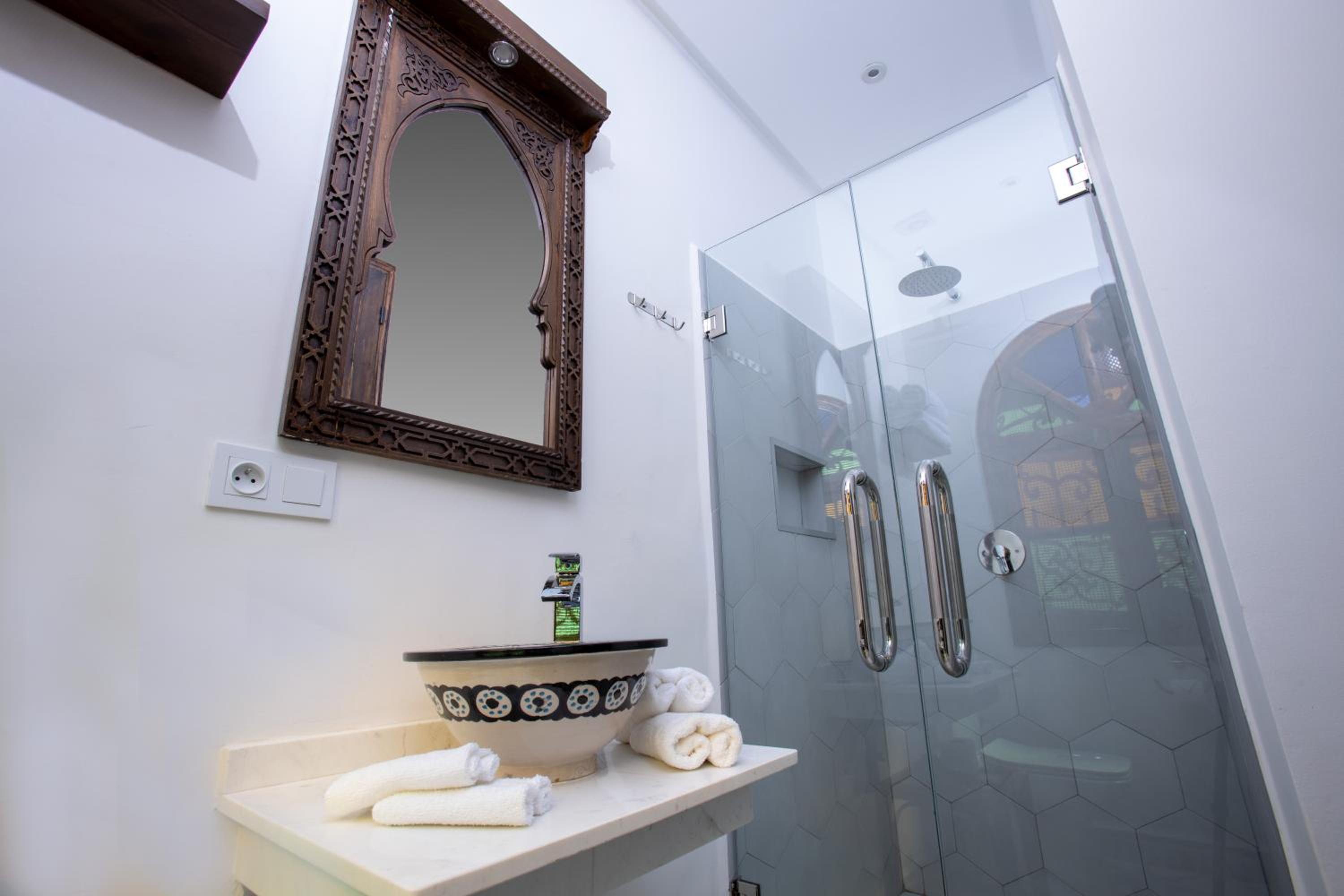 Deluxe Double or Twin Room - Photo 3