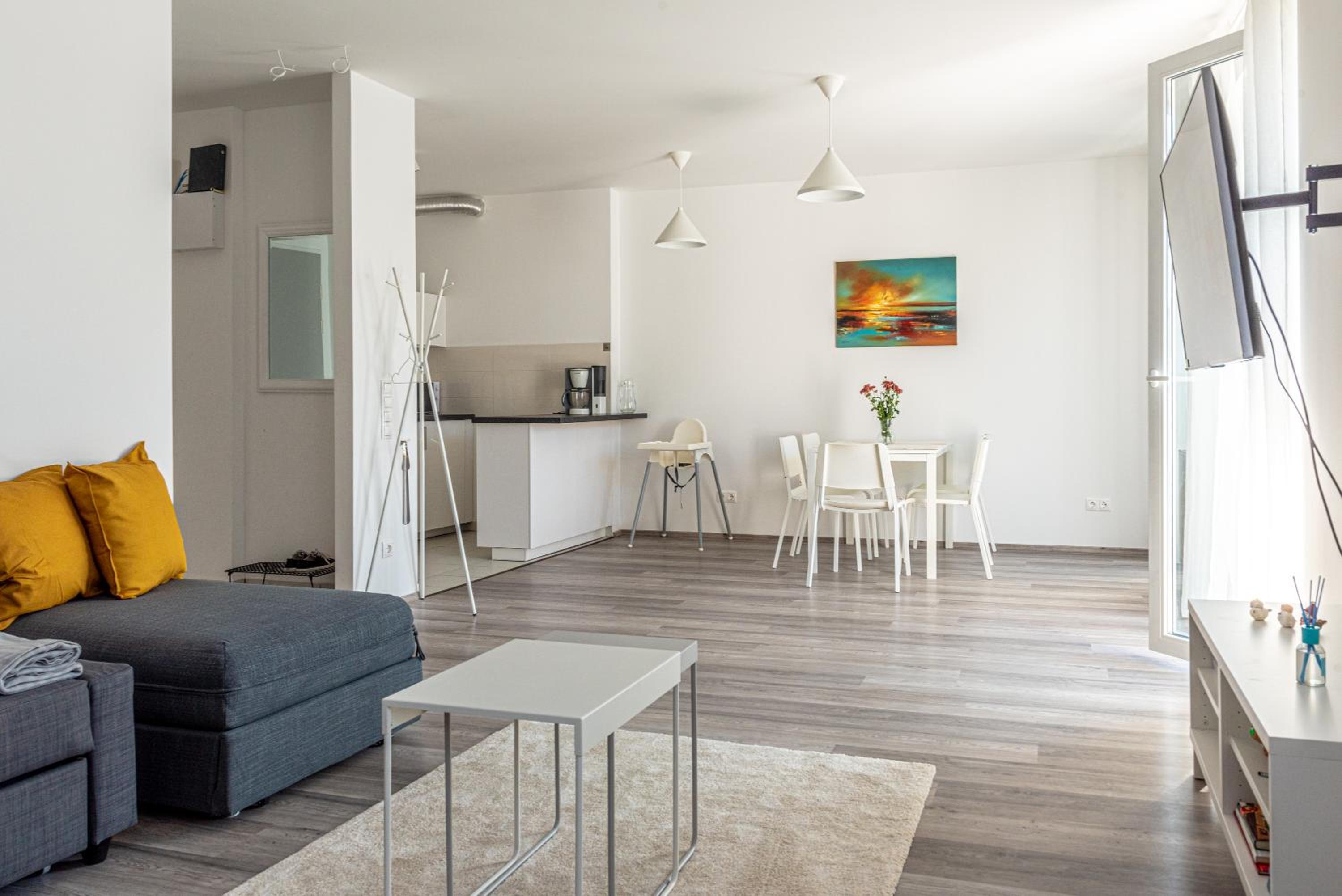 One-Bedroom Apartment - Photo 4
