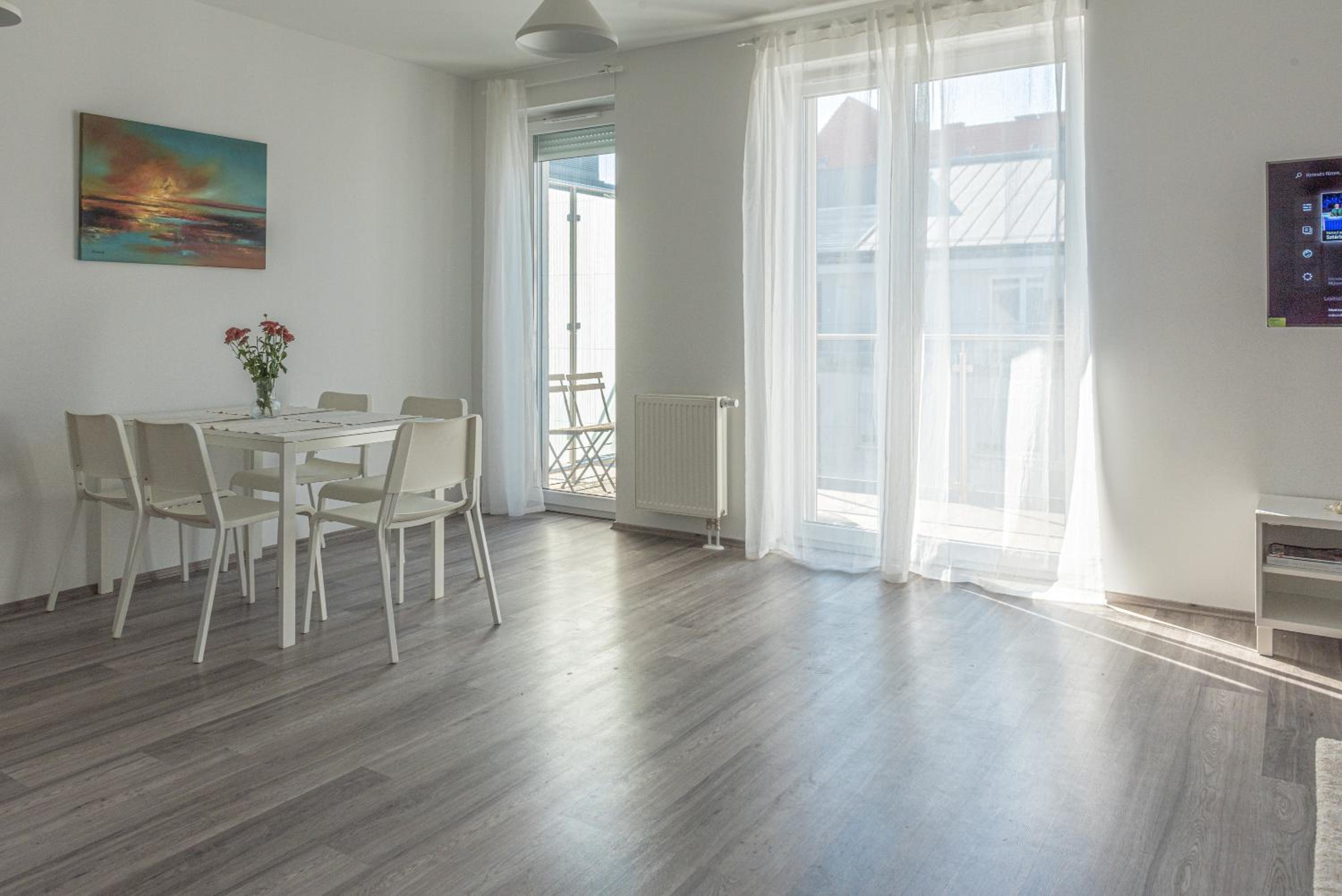 One-Bedroom Apartment - Photo 8
