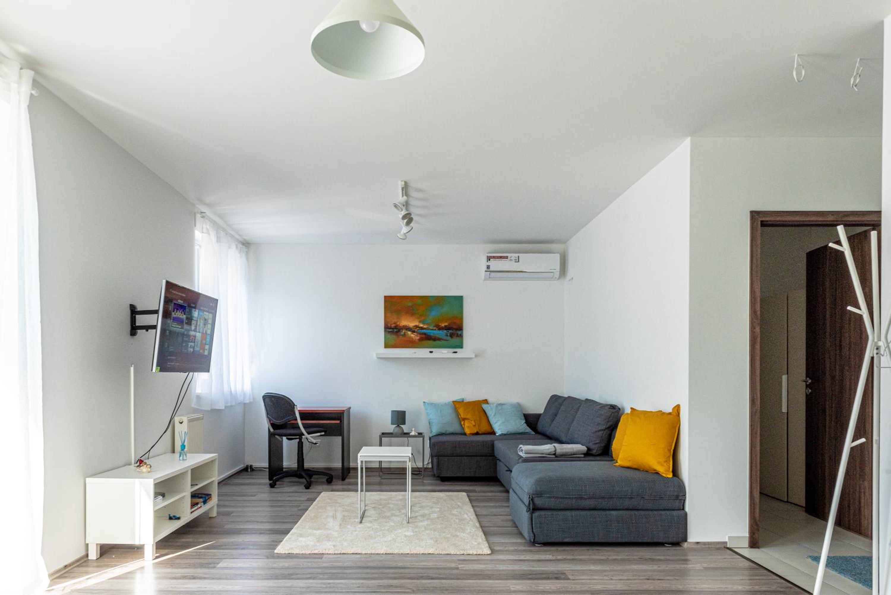 One-Bedroom Apartment - Photo 9