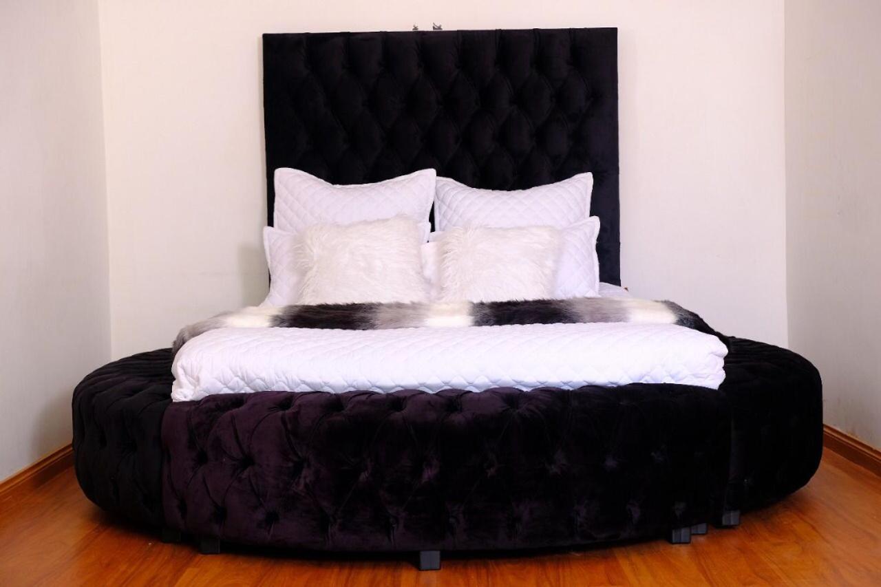 Deluxe Double Room with Balcony - Photo 8