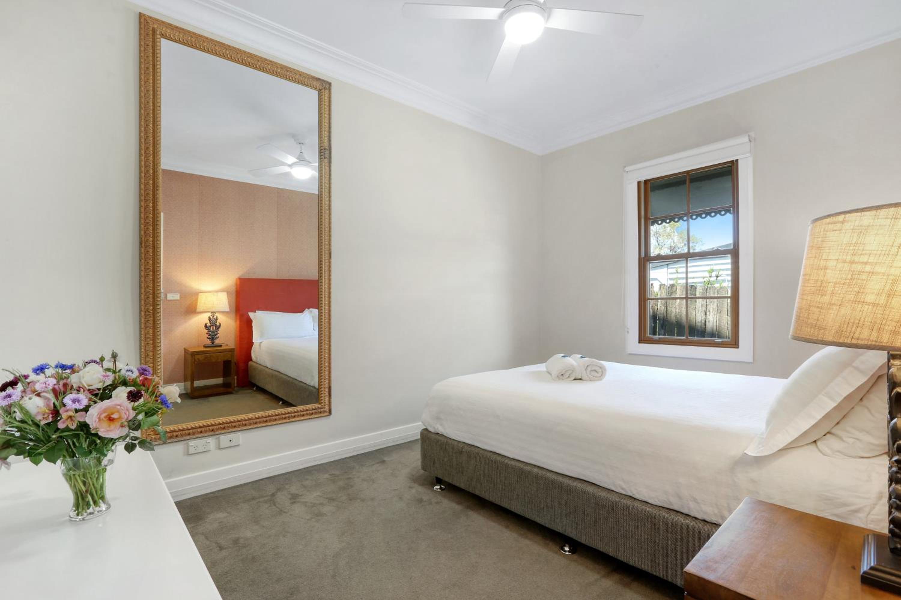 Deluxe King Suite 3