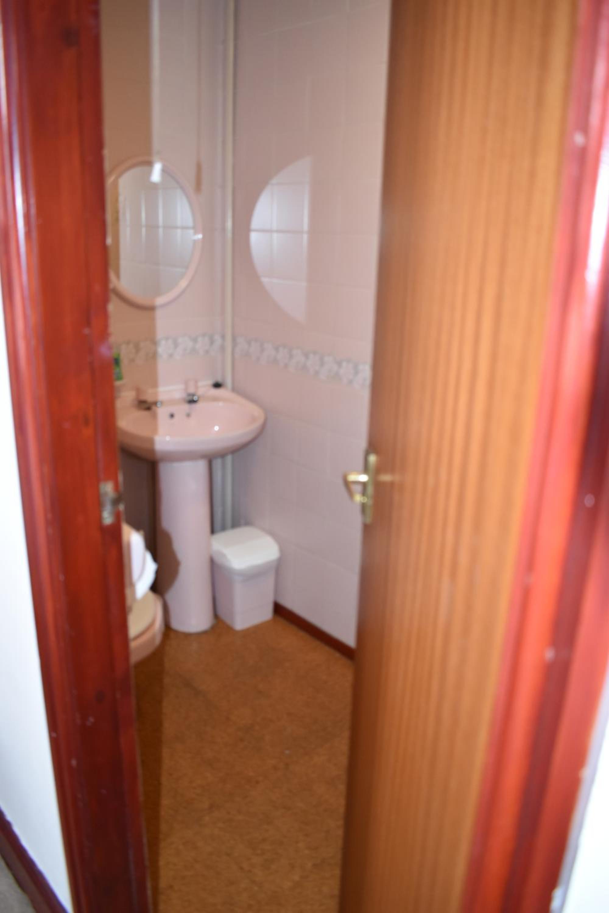 Double Room with Private Bathroom - Photo 3