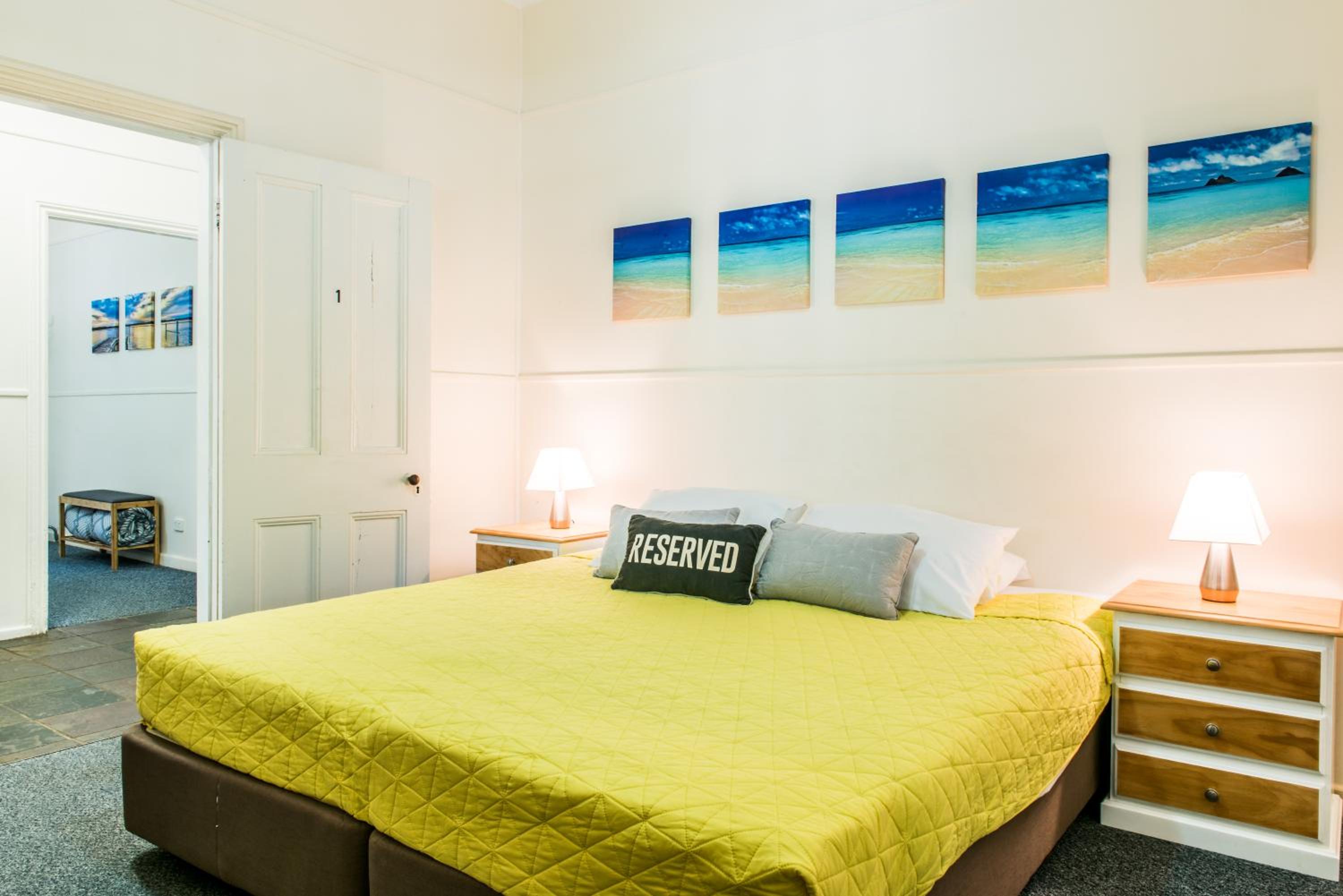Six-Bedroom House photo 1