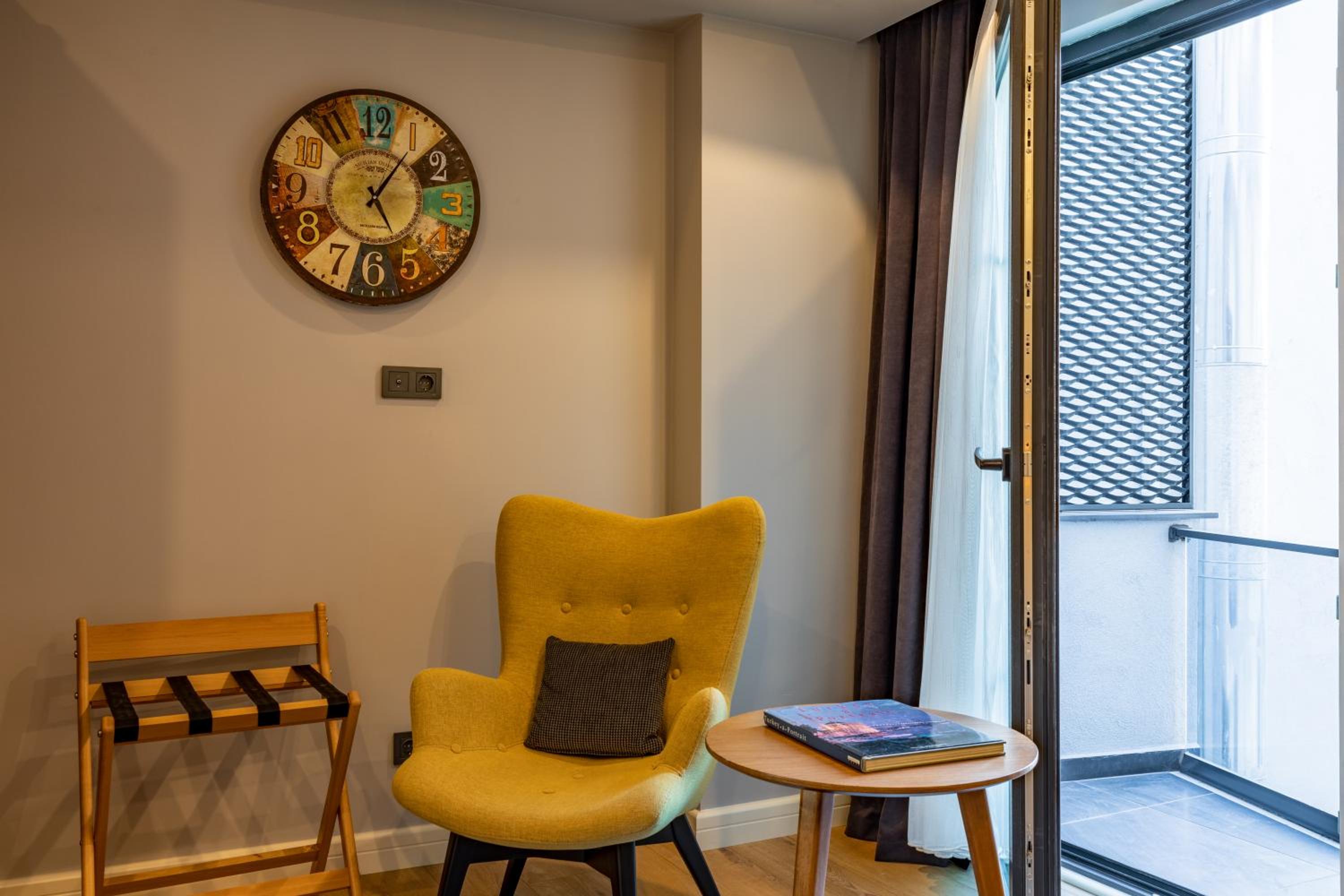 Deluxe King Suite photo 2
