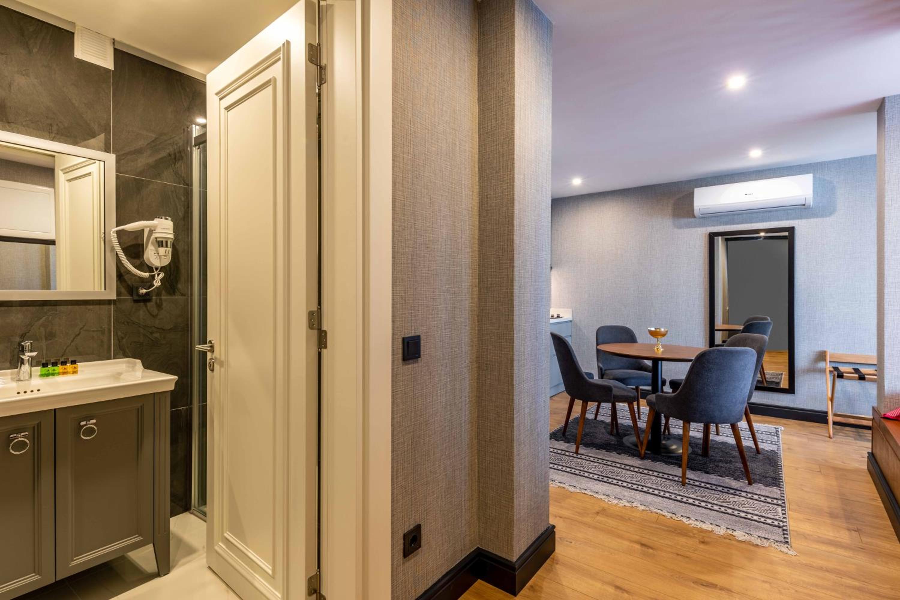Suite with Terrace photo 1