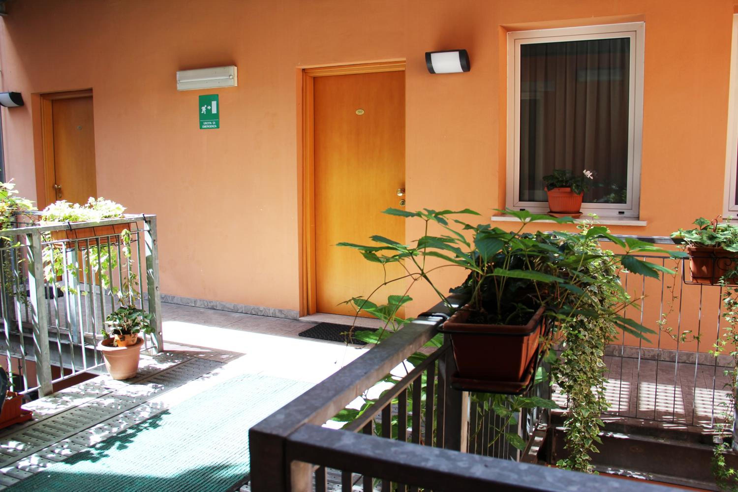 Twin Room - Photo 14