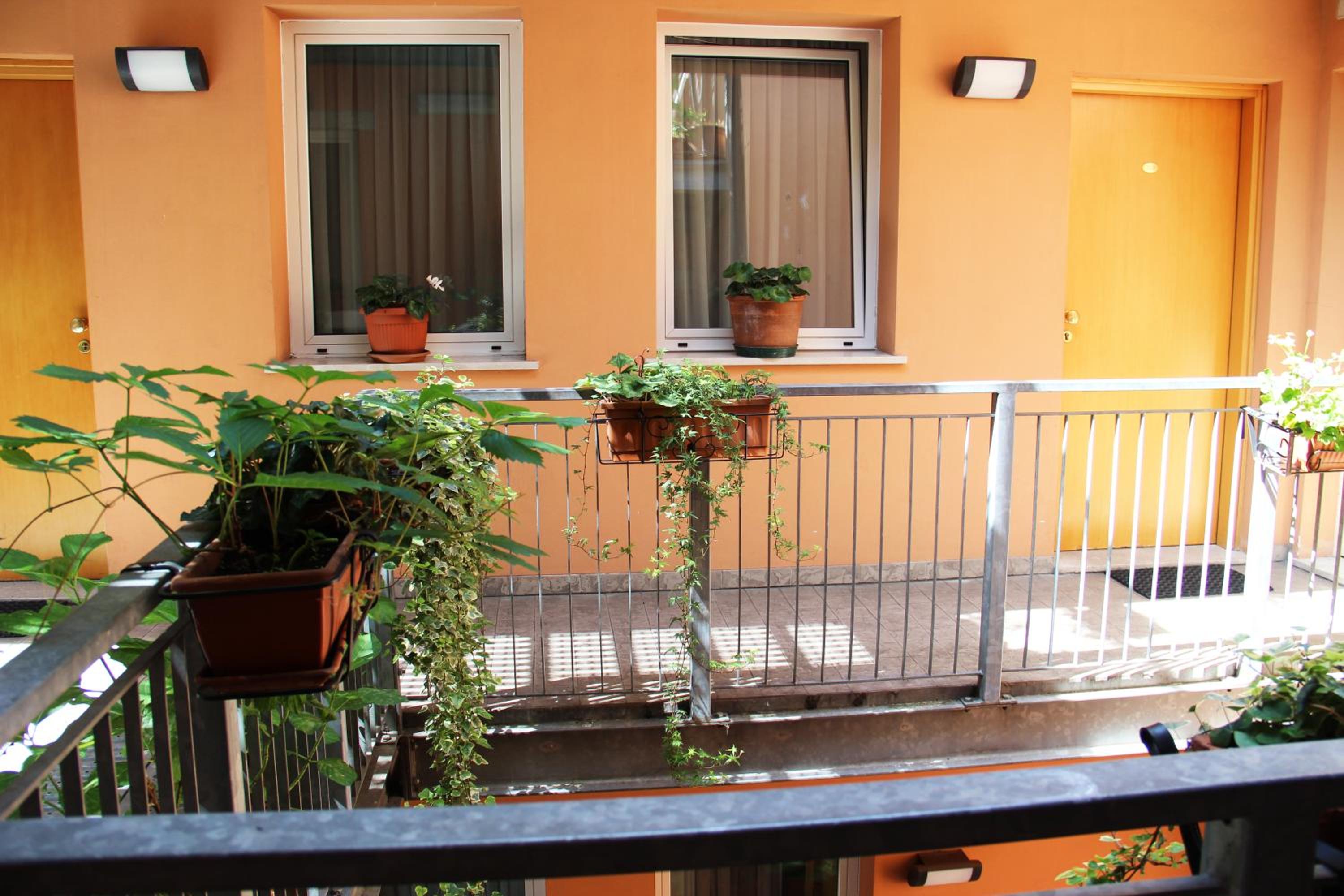 Double Room - Photo 11
