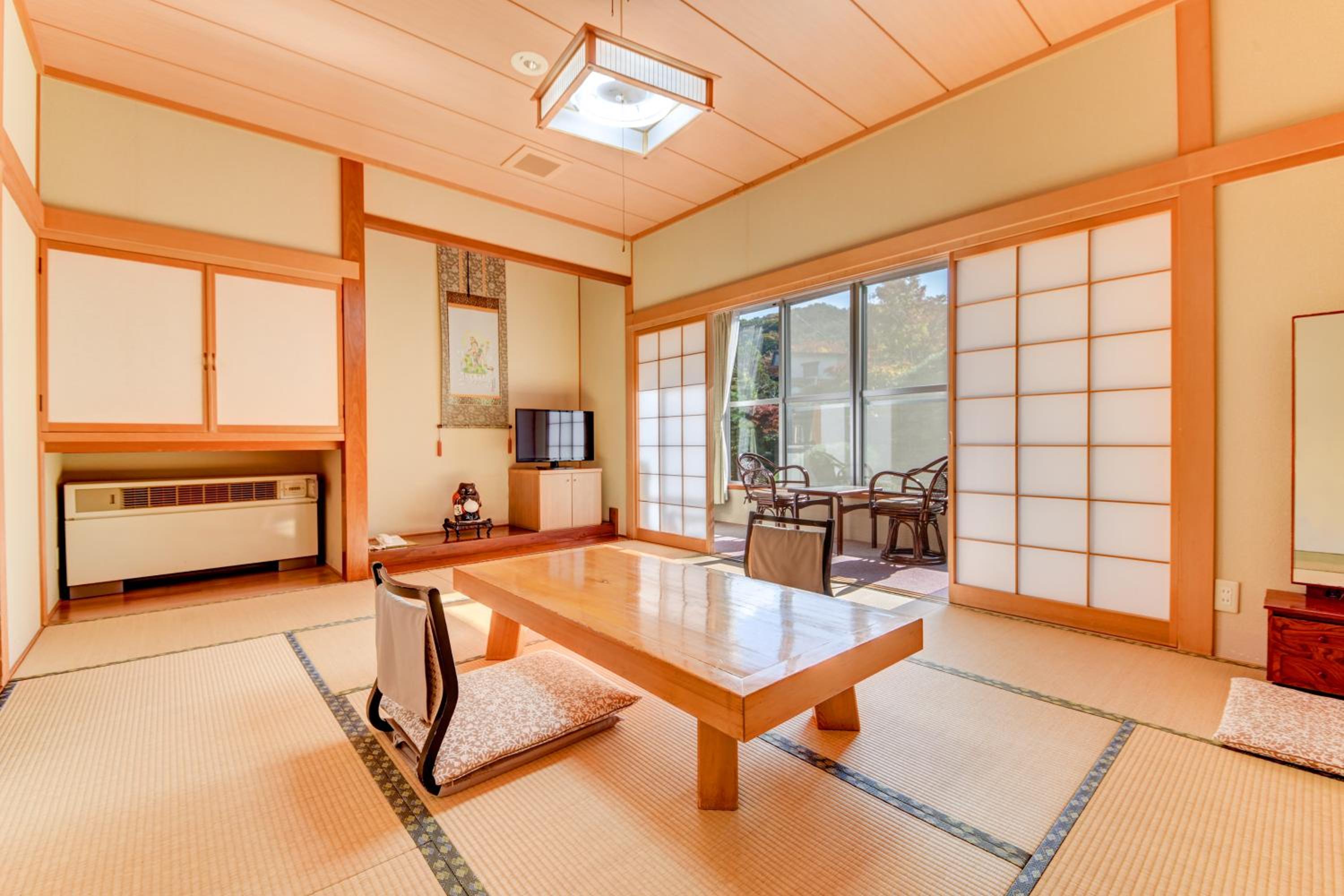 Japanese-Style Room with Private Toilet - Photo 7