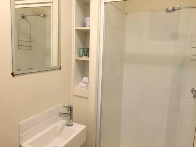 Standard Queen Room photo 3
