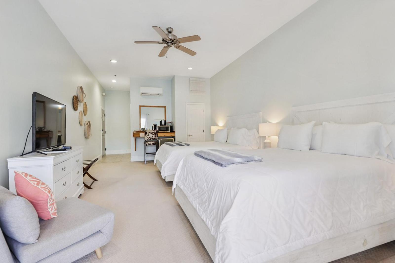 Deluxe Double Room with Balcony and Sea View photo 2