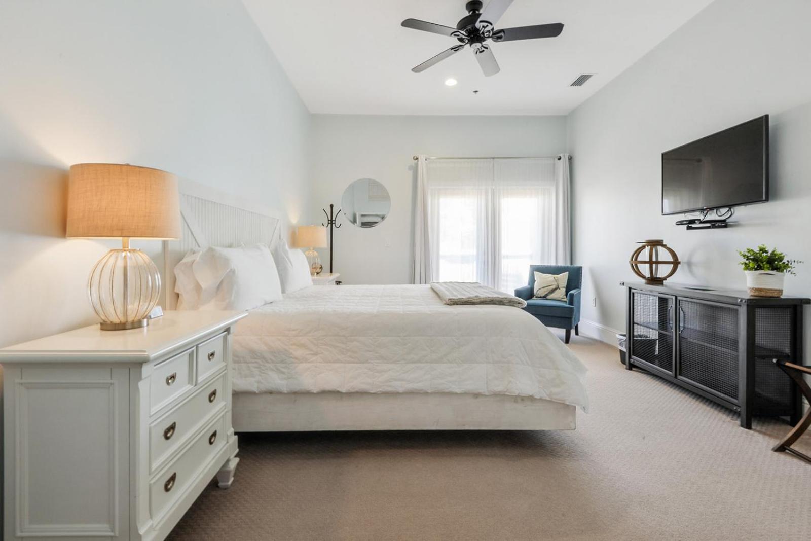 King Suite with Balcony photo 1