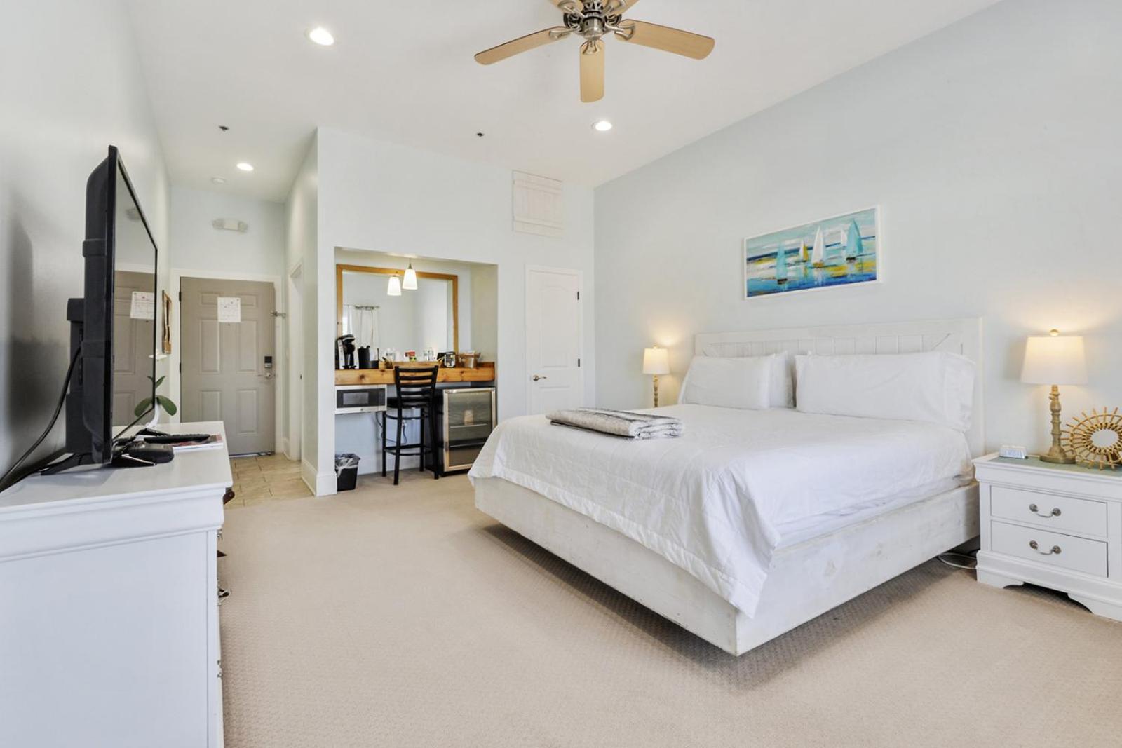 Deluxe King Room photo 2