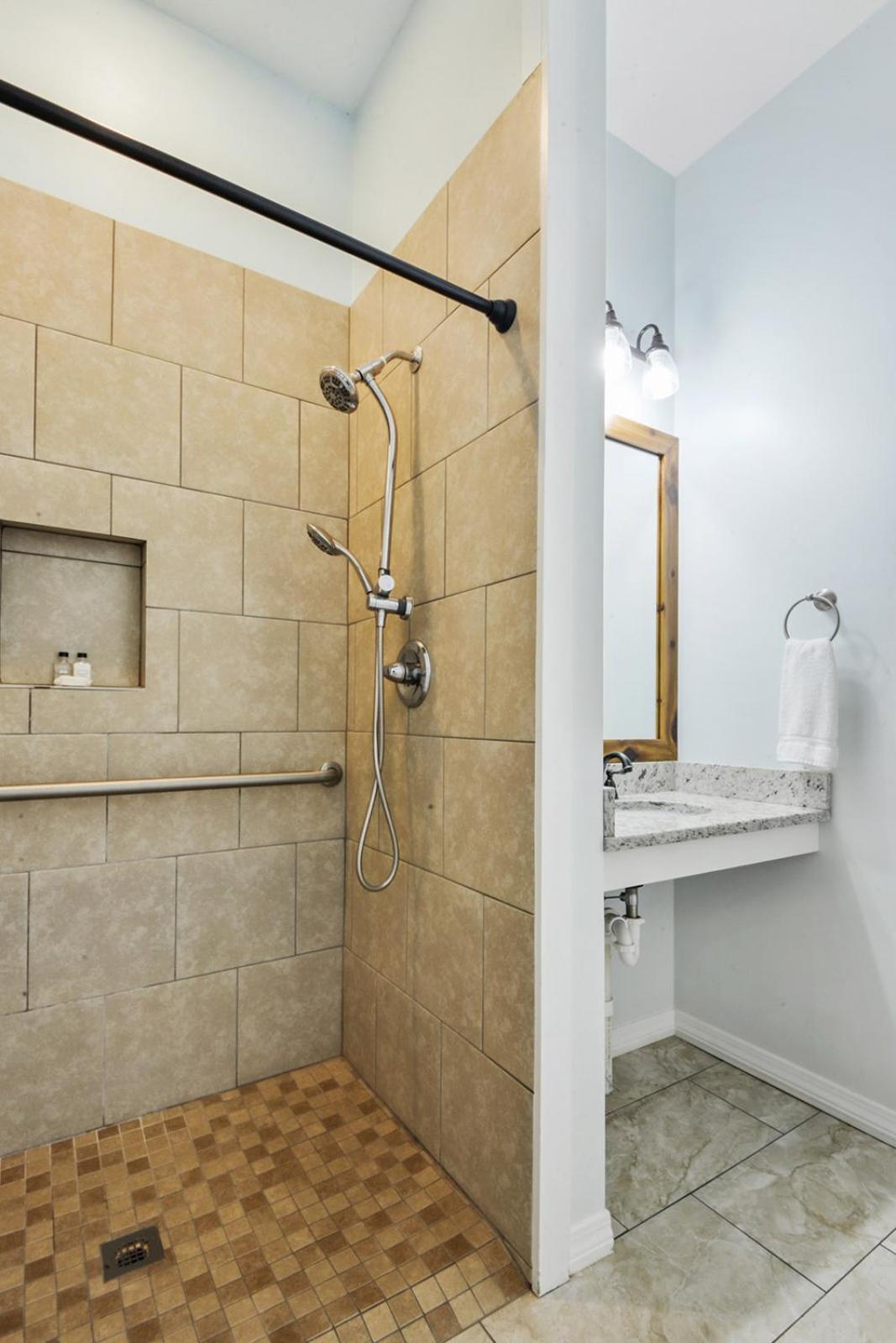 King Room - Disability Access photo 2