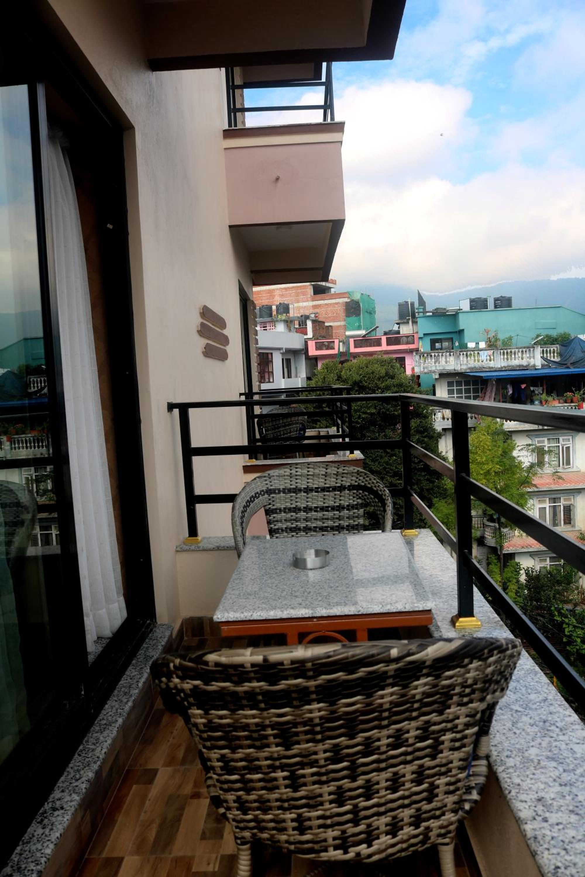 Deluxe Double Room - Photo 9
