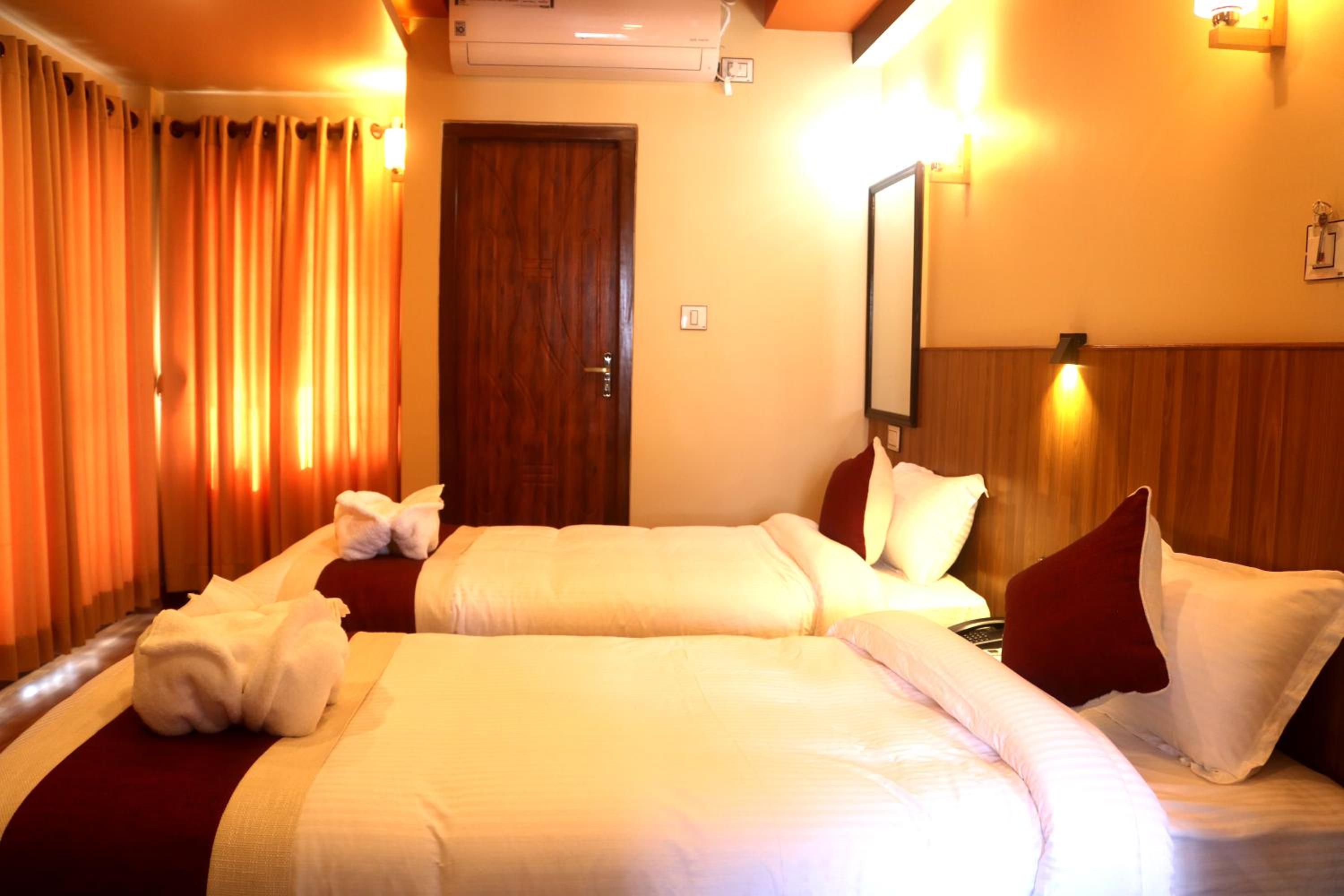 Deluxe Double or Twin Room with Balcony - Photo 3