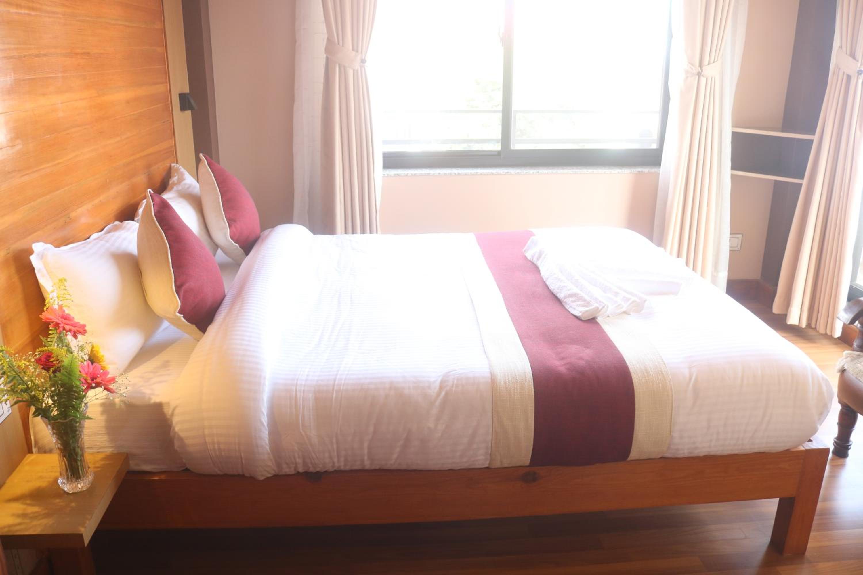 Deluxe Double or Twin Room with Balcony - Photo 5