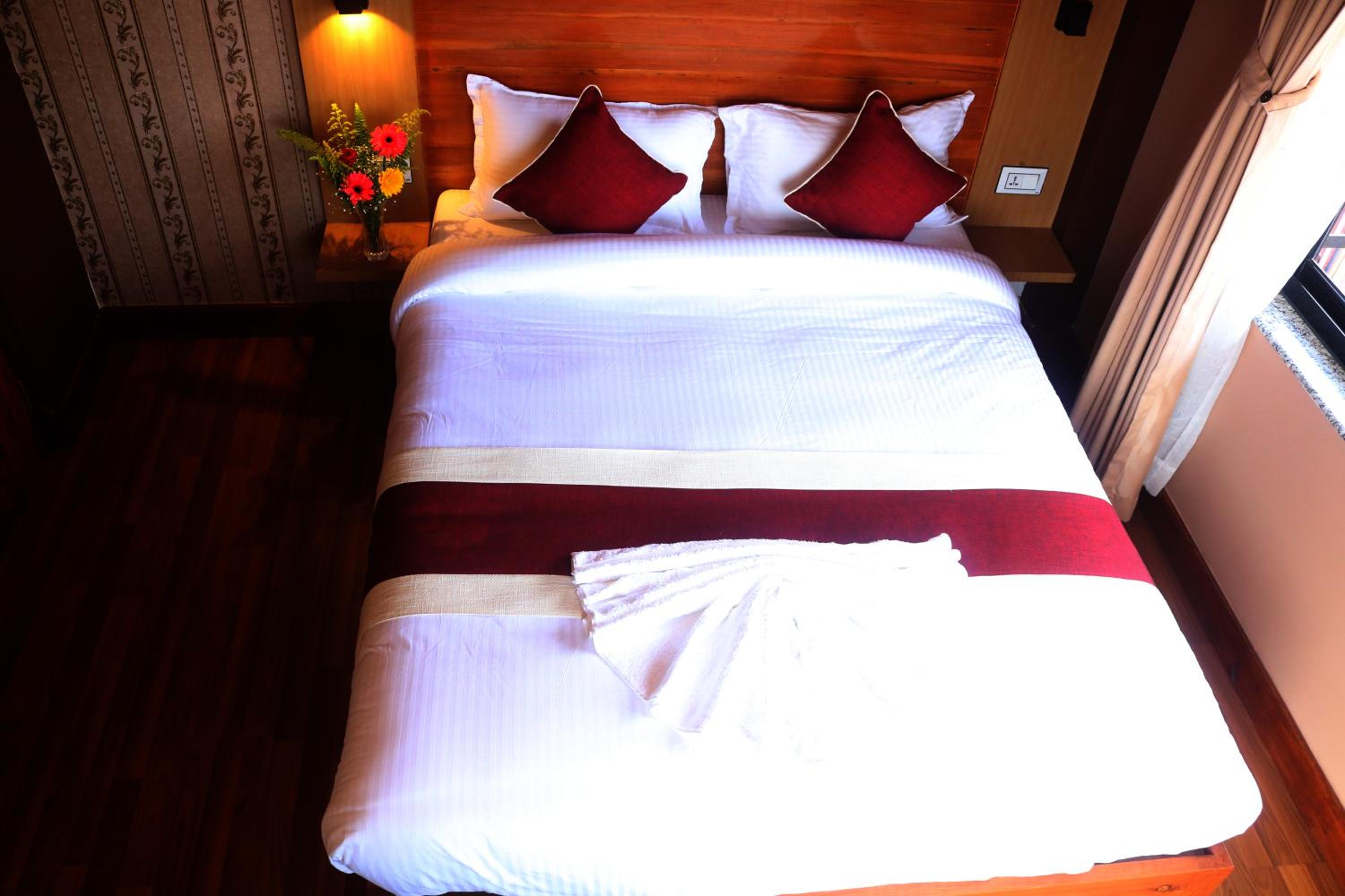 Deluxe Double Room - Photo 10