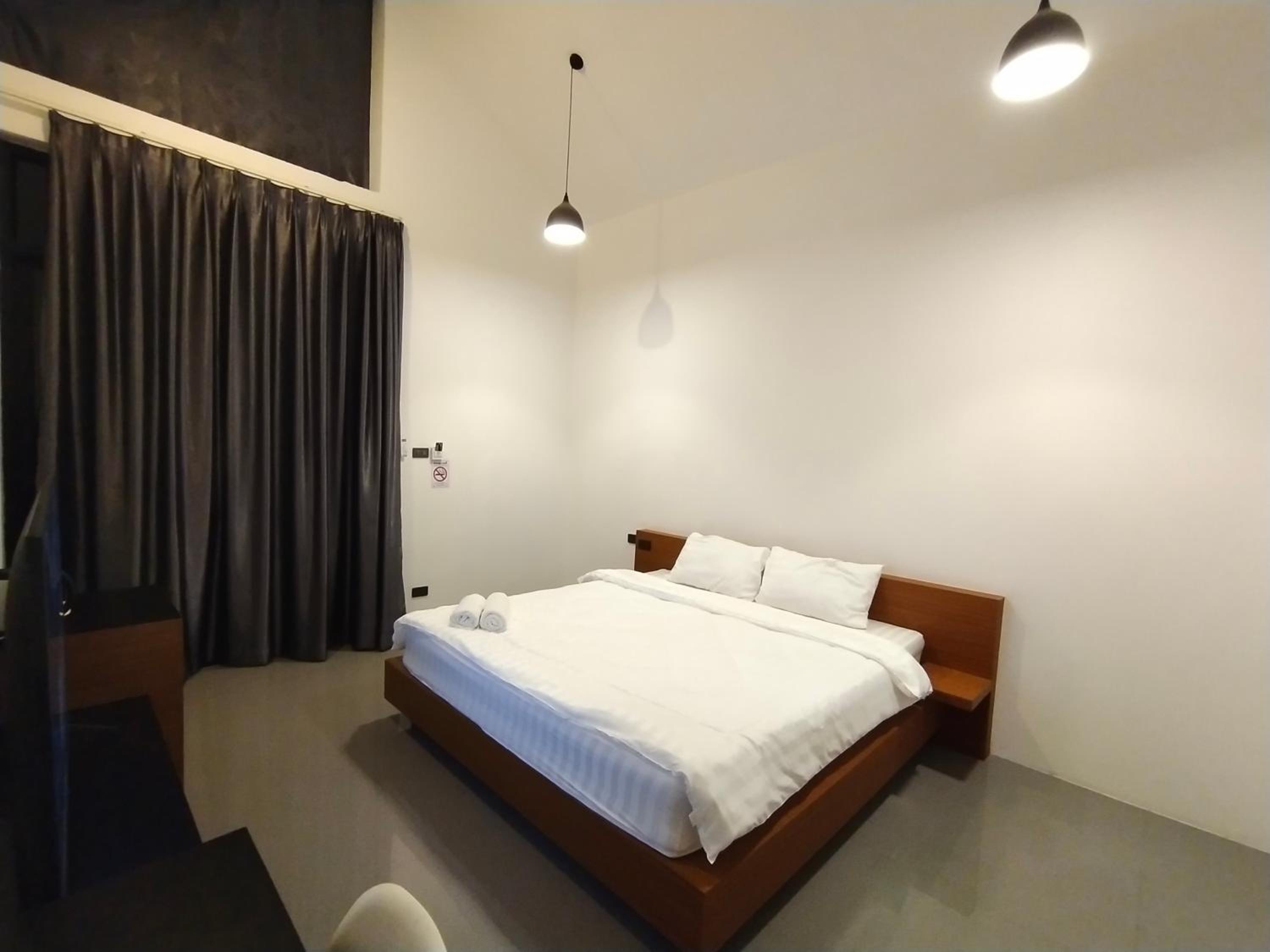 Standard King Room - Photo 2