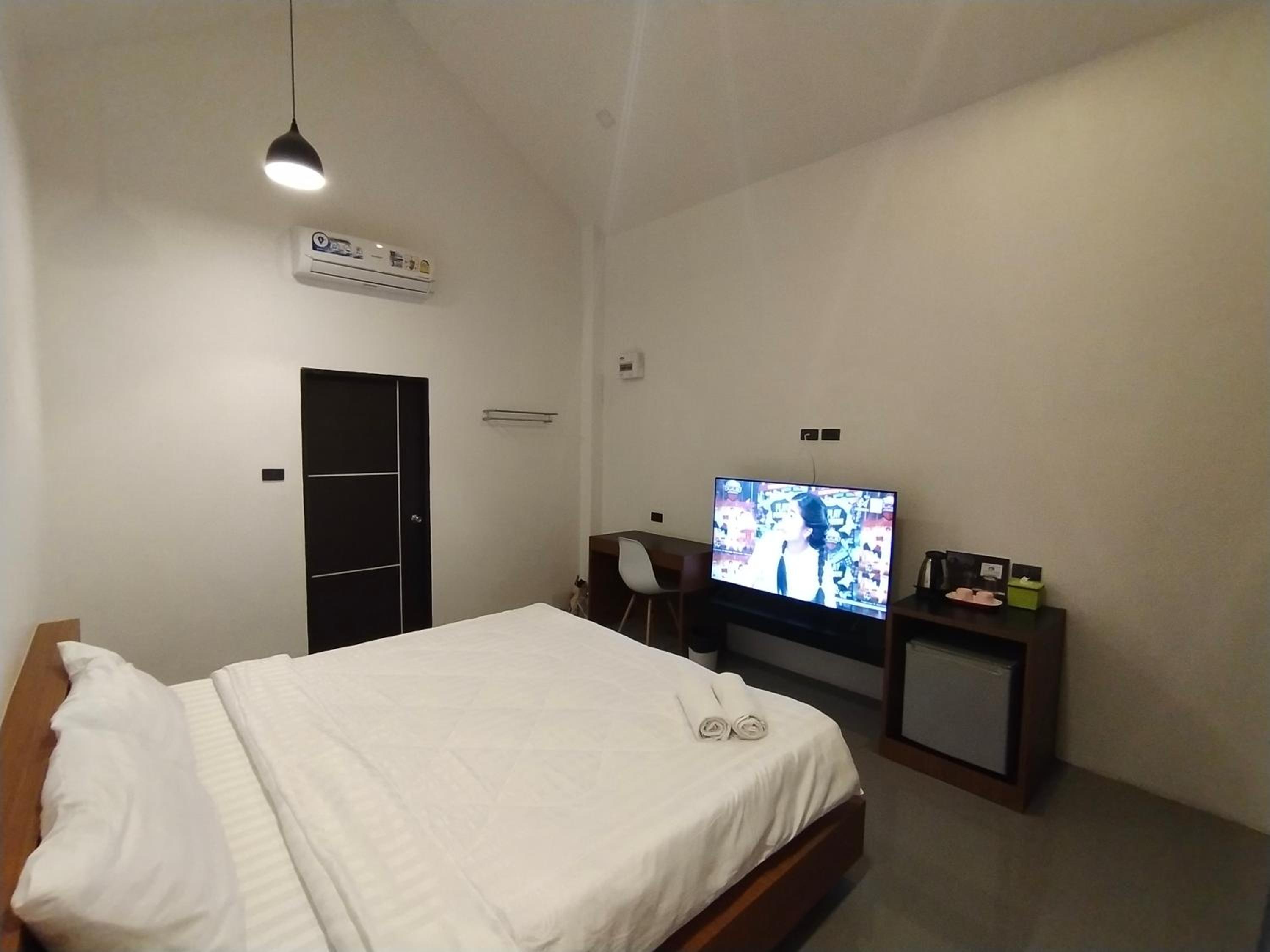 Standard King Room - Photo 3