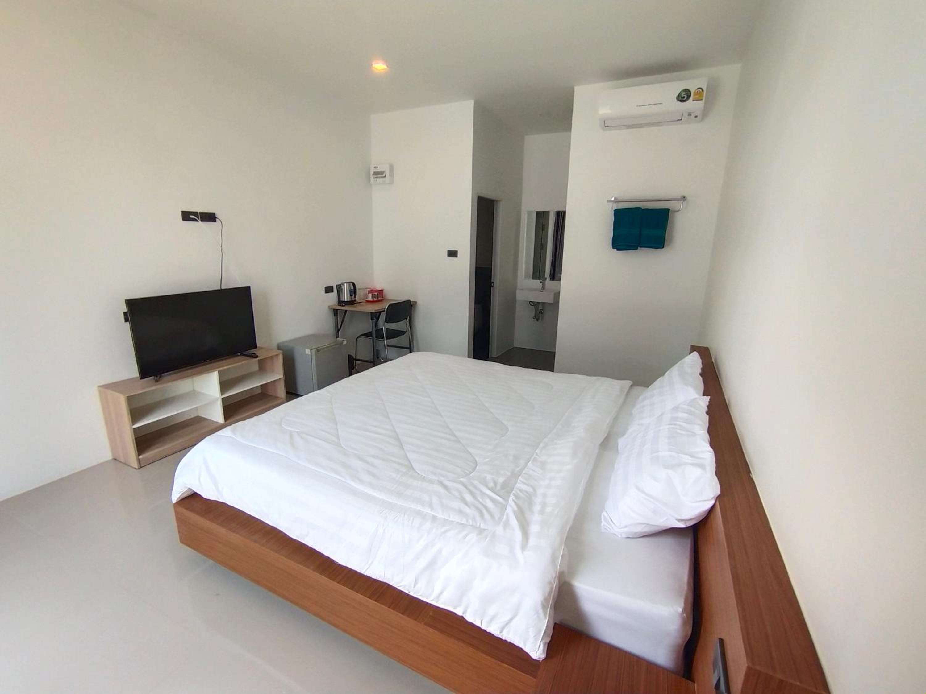Standard King Room - Photo 4