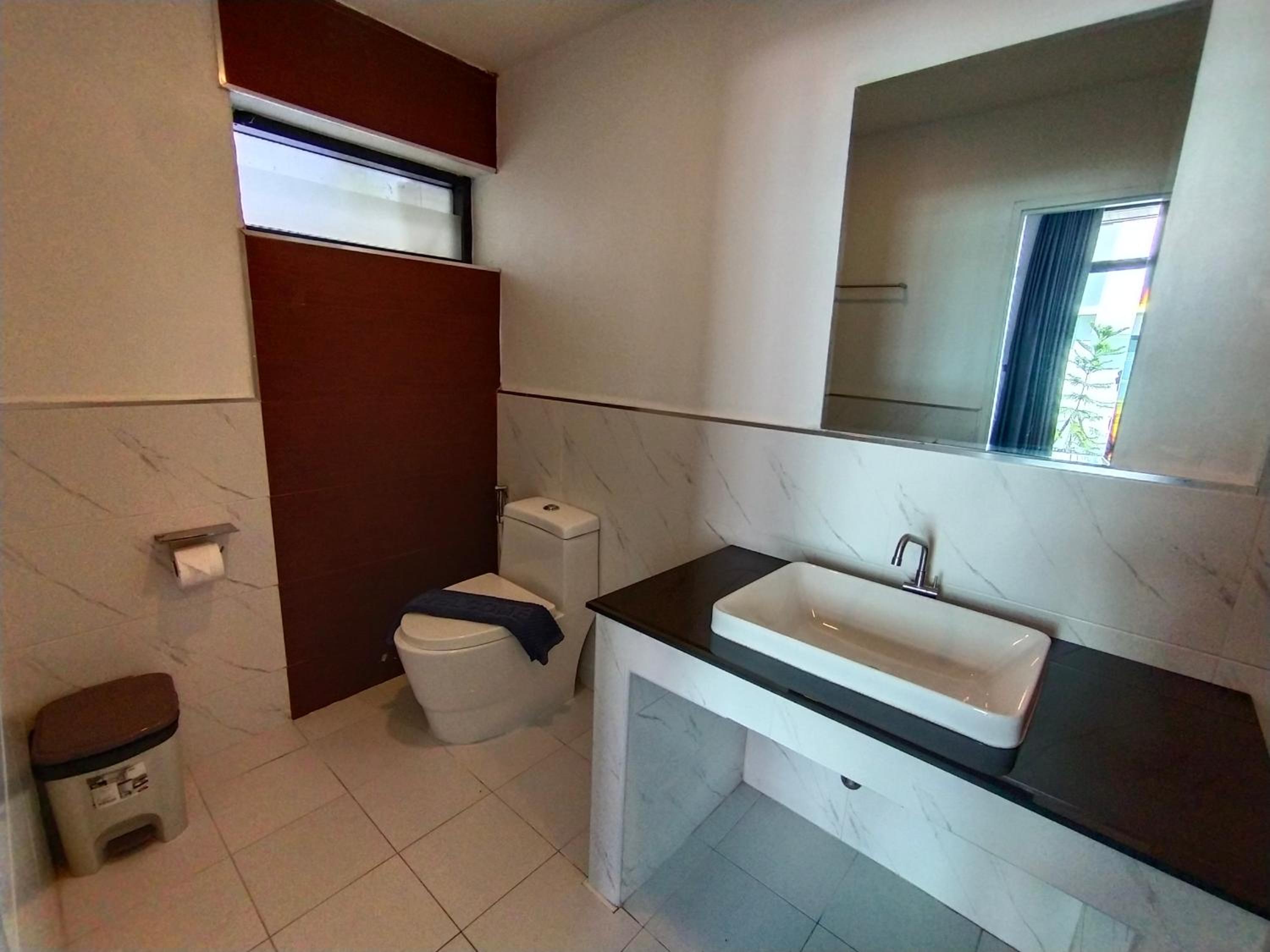 Standard King Room - Photo 7