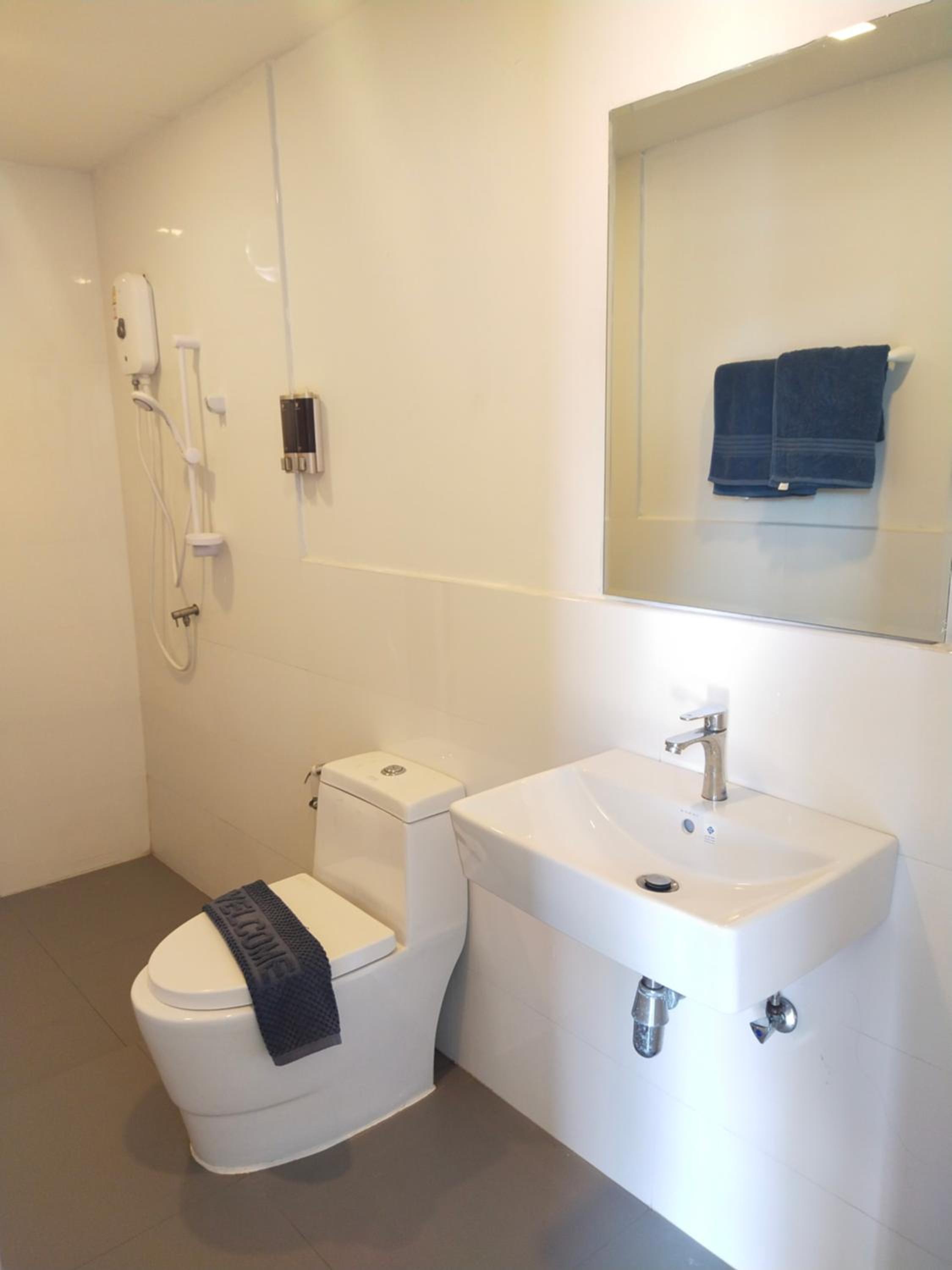 Standard King Room - Photo 6