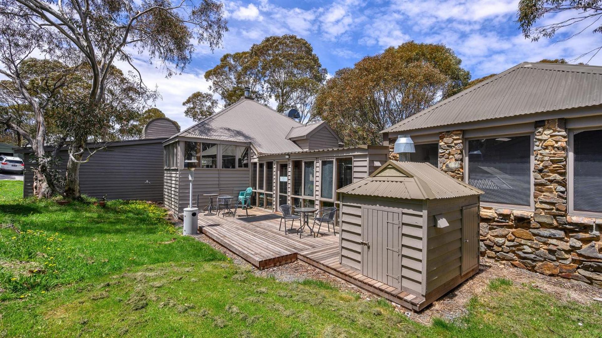 Seven-Bedroom House photo 3