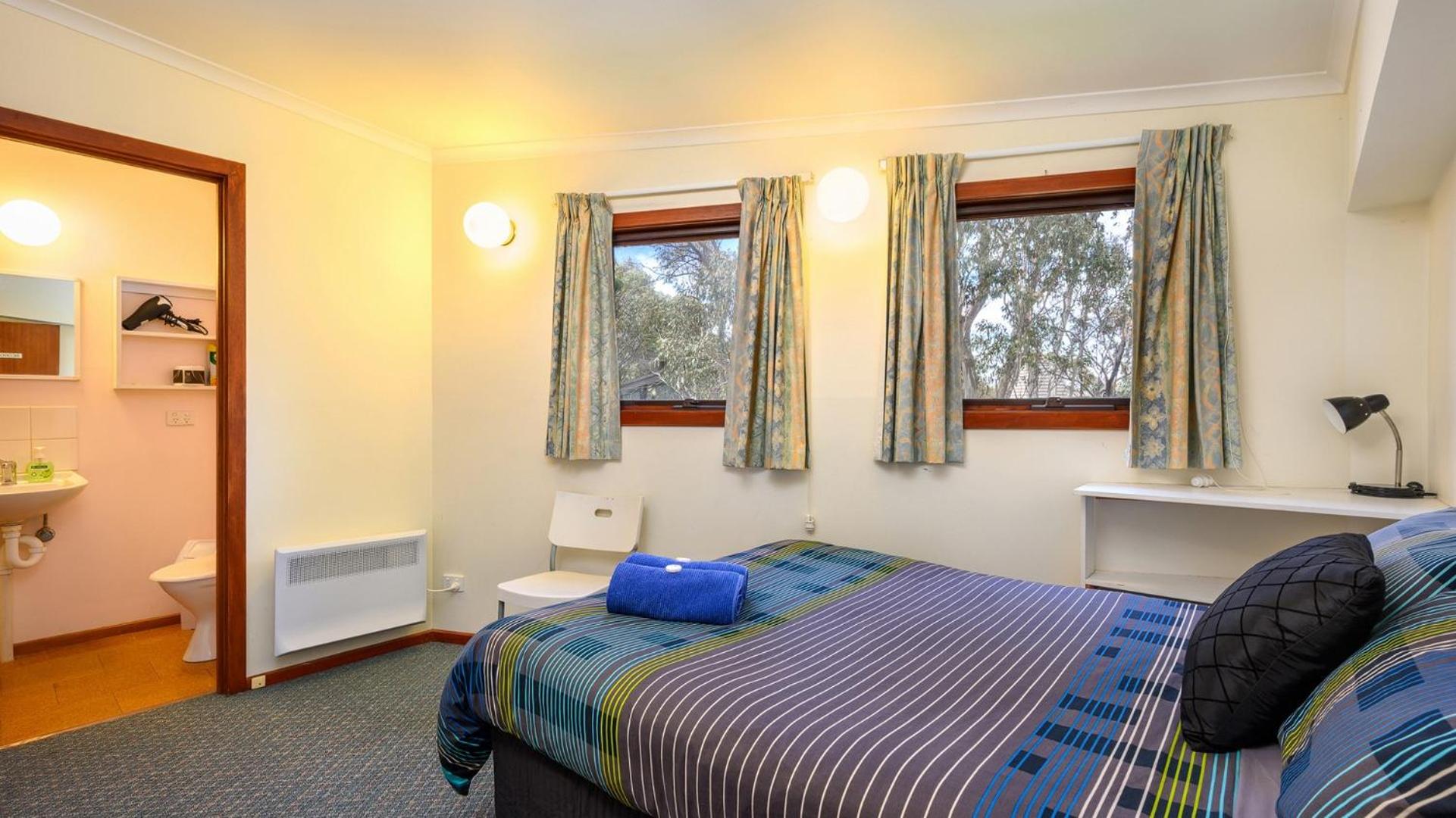 Seven-Bedroom House photo 2