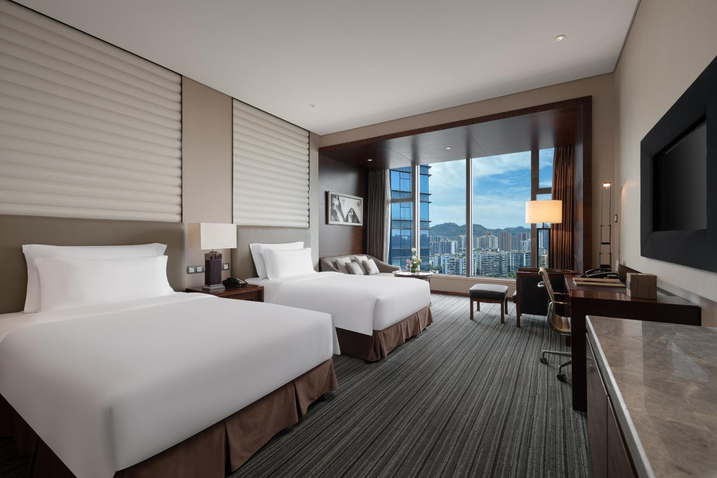Superior Room with City View - Photo 2