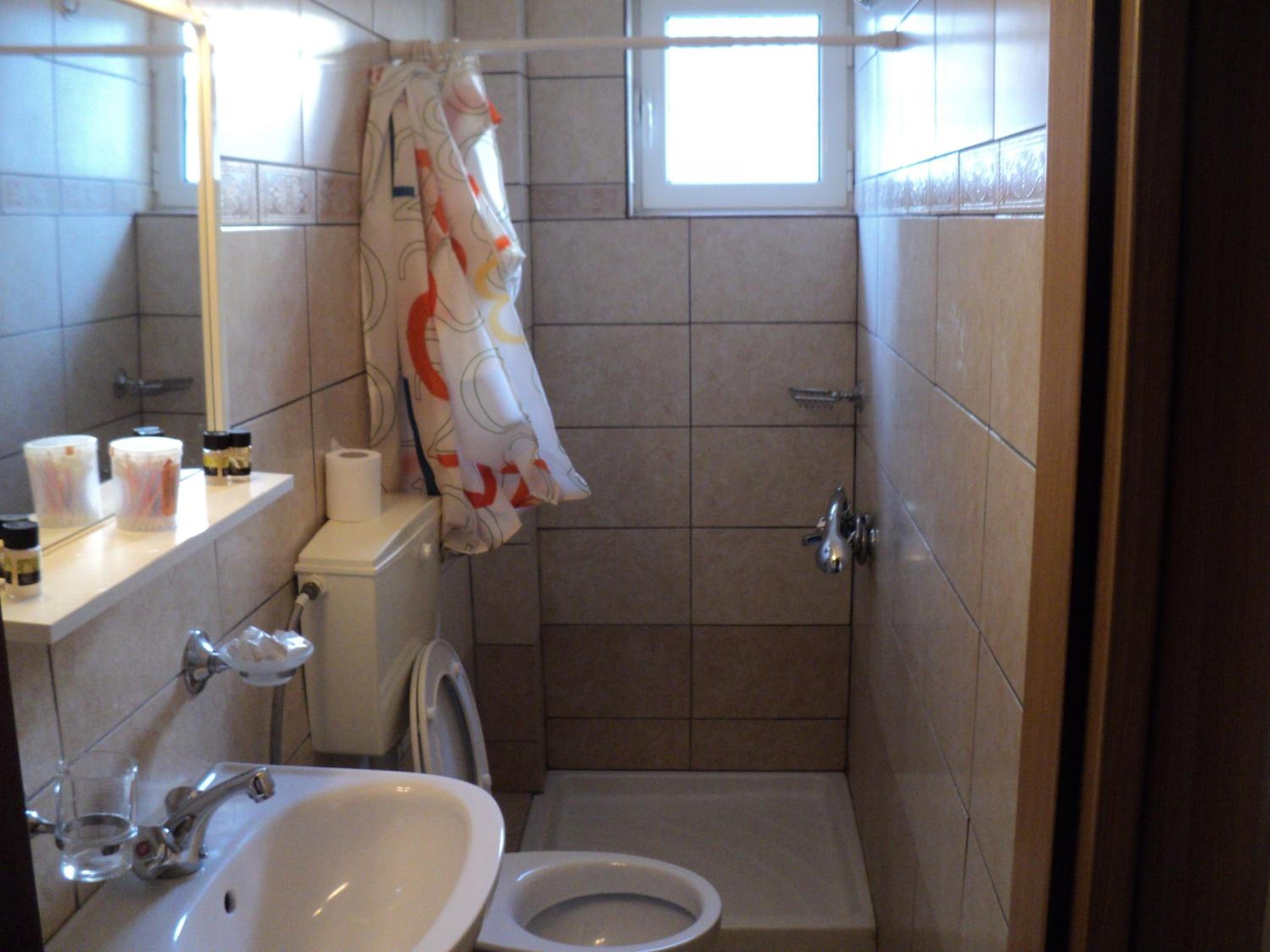 Double Room with Balcony - Photo 6