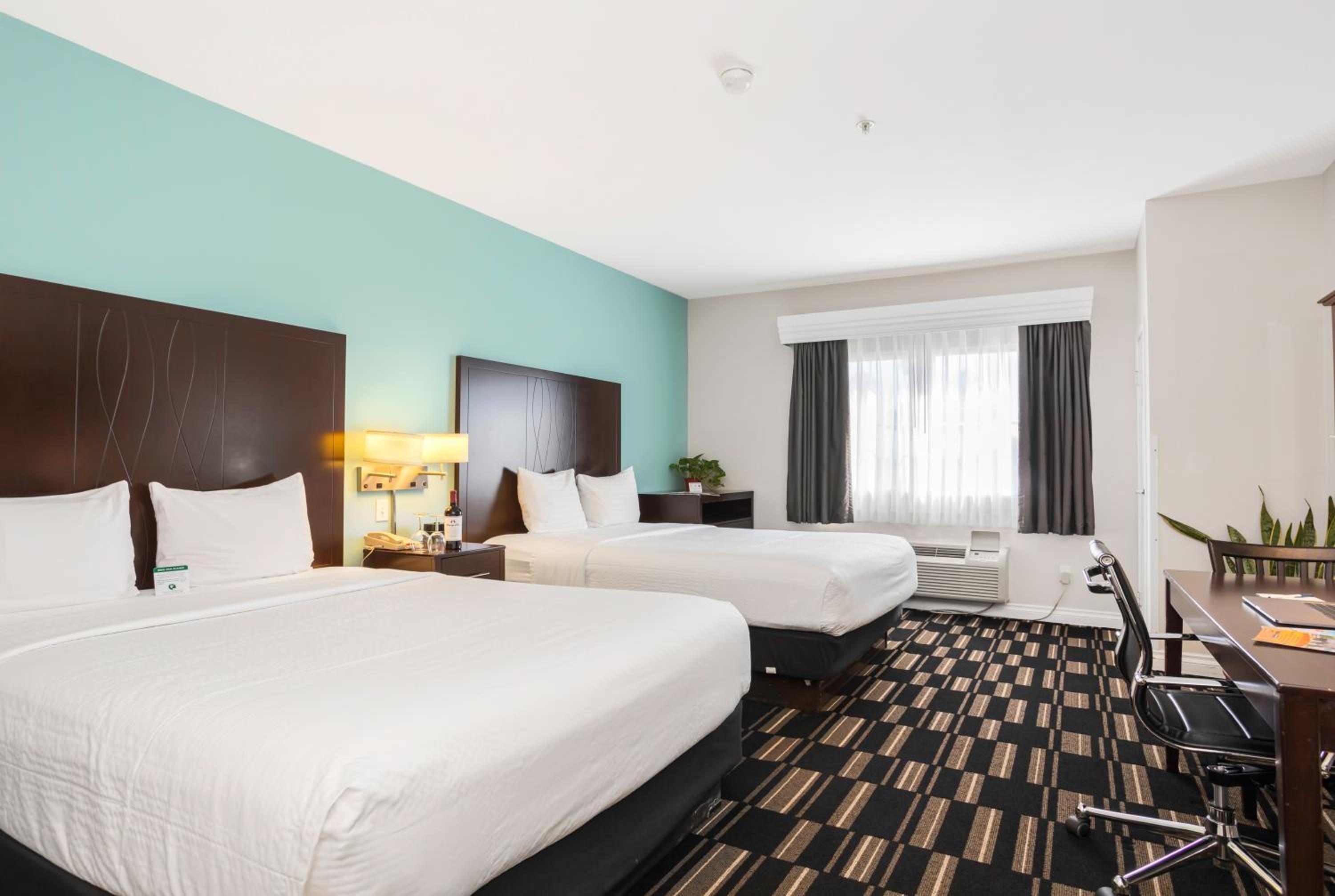 Standard Queen Room with Two Queen Beds - Photo 8
