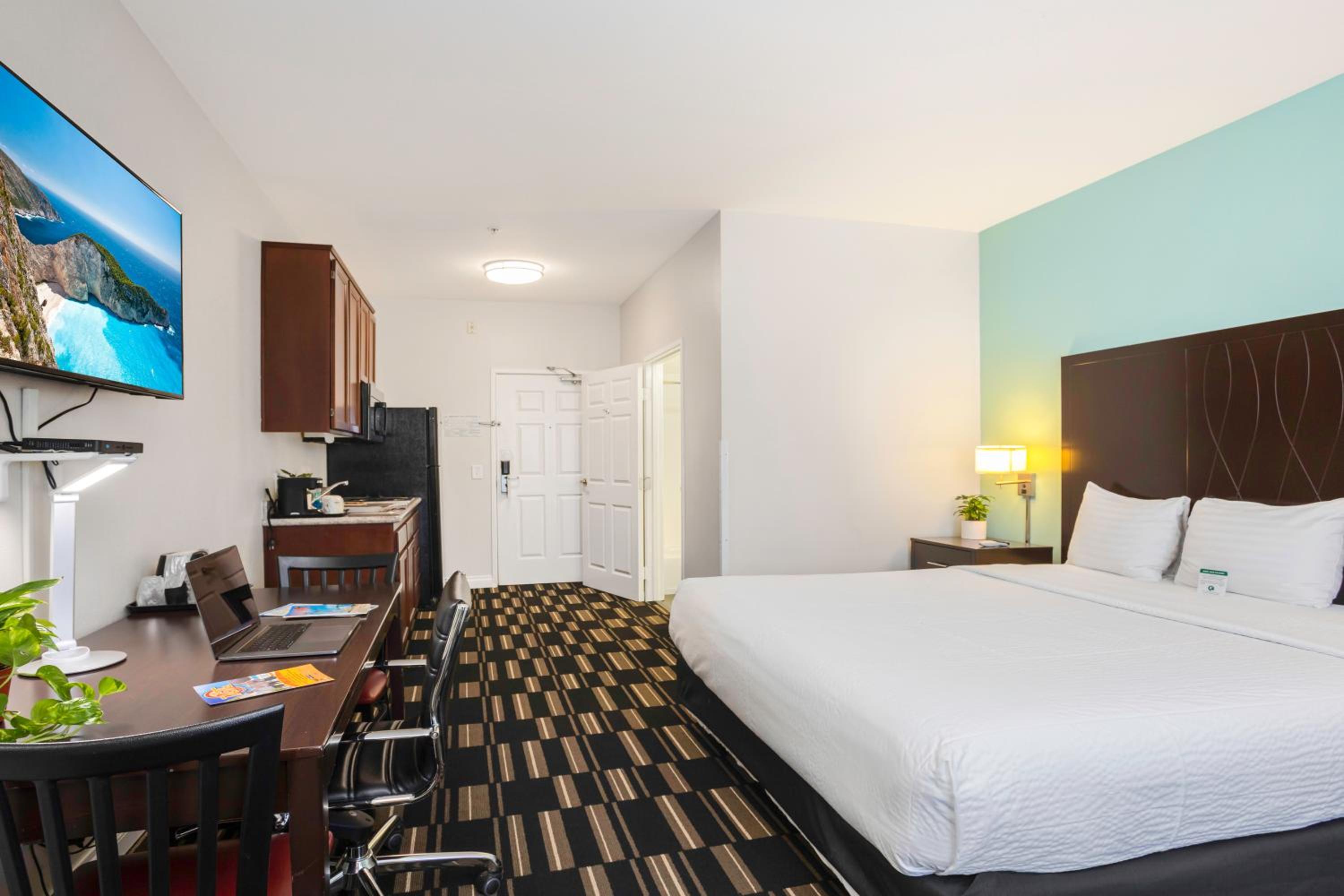 Superior King Room - Photo 16