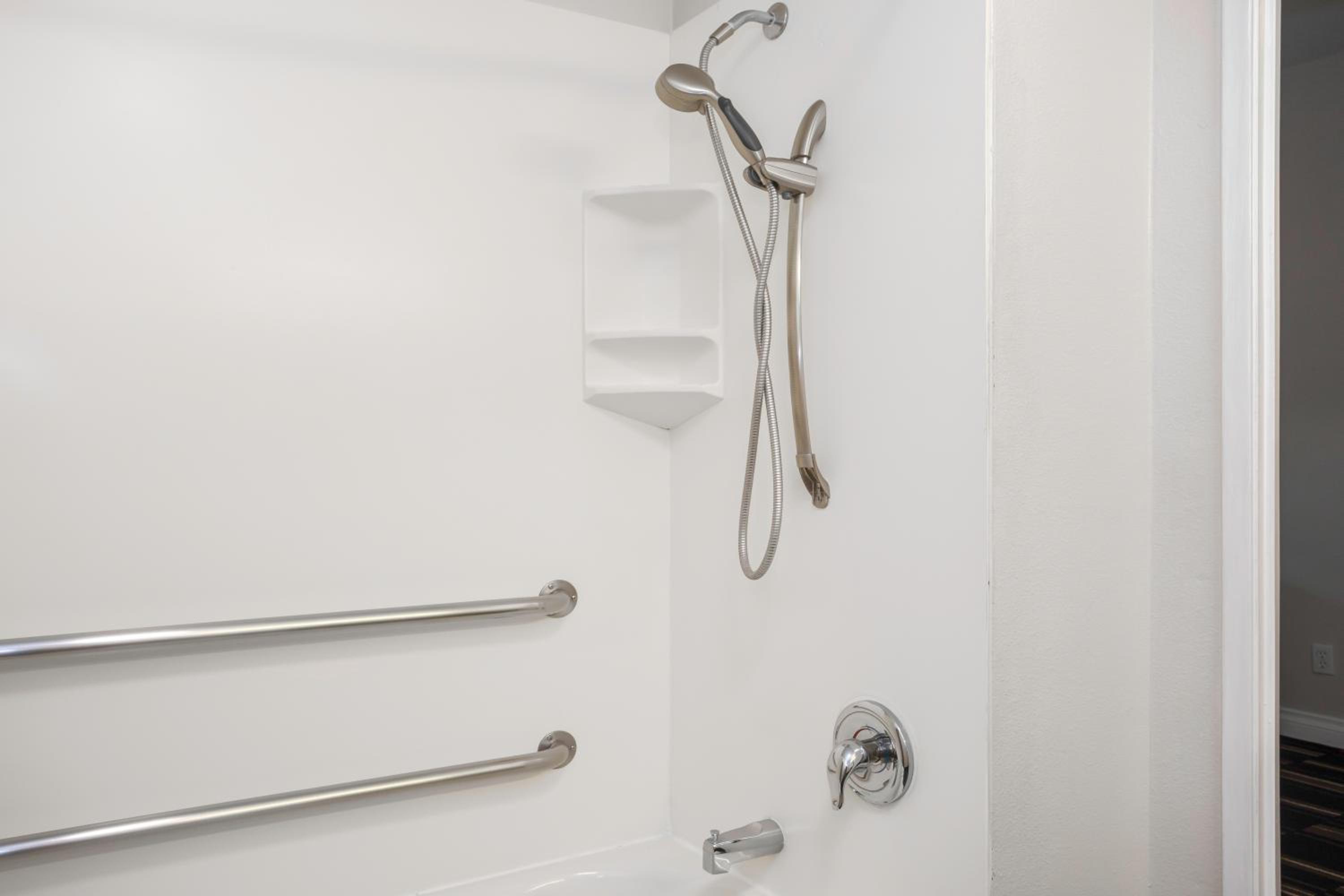 King Room - Disability Access - Photo 12